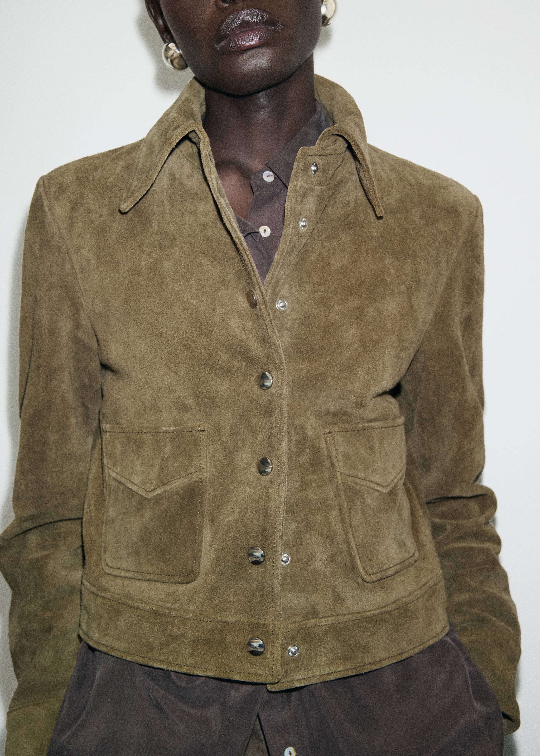 Suede leather jacket with buttons - Details of the article 6
