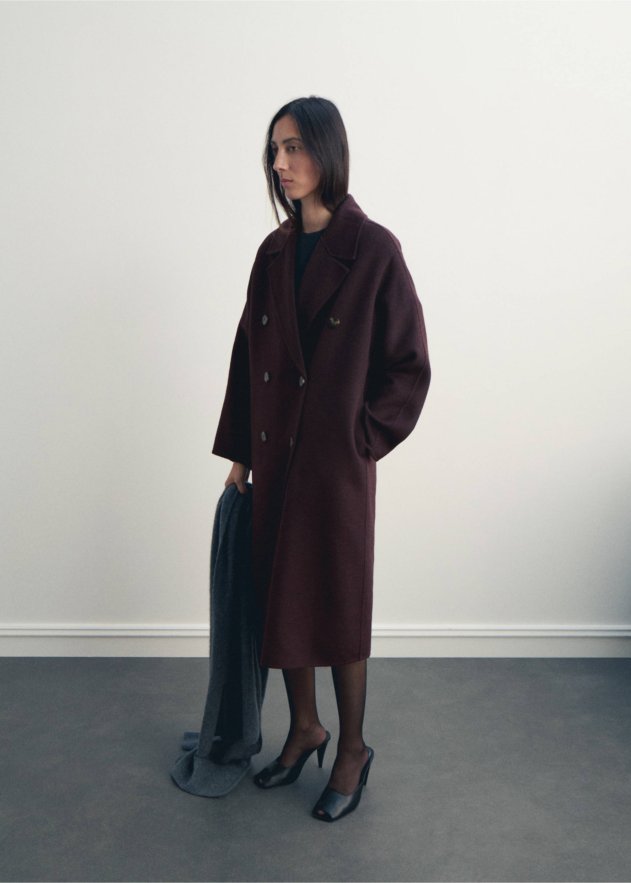 Handmade oversized wool coat - Details of the article 2, Wine. Ref: 17045789-00.
