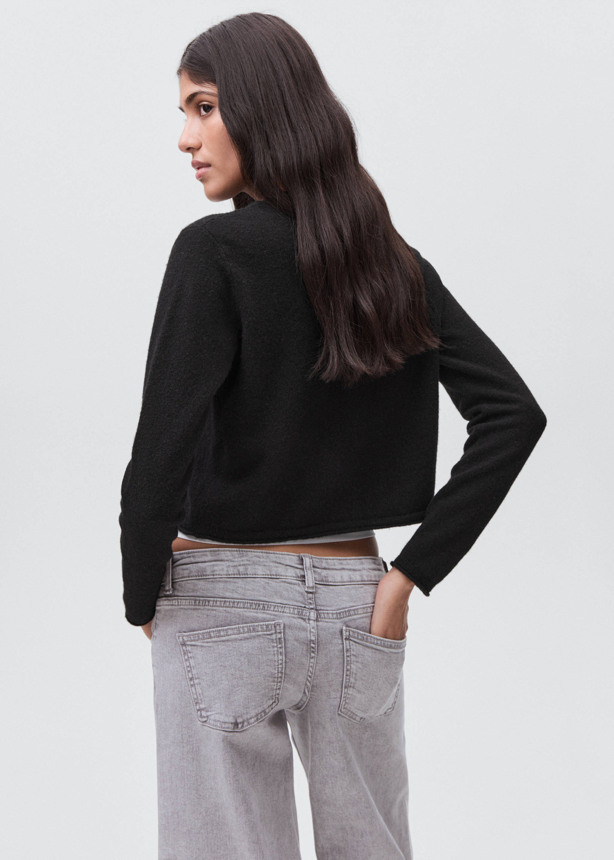 Вязаный кардиган с пуговицами - Обратная сторона изделия