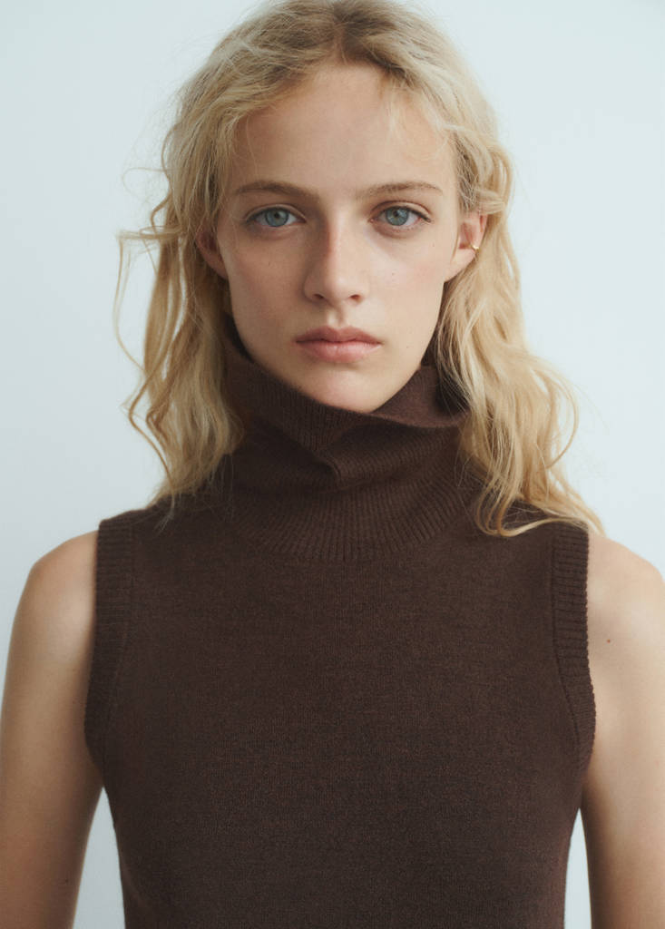 Knitted turtleneck dress — Chocolate