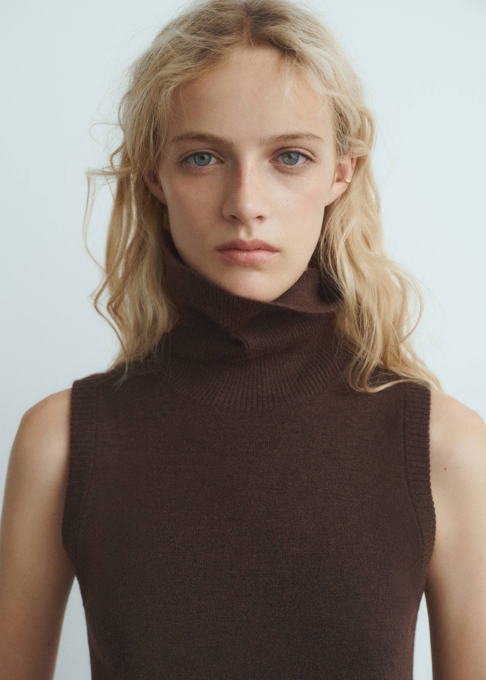 Knitted turtleneck dress - Details of the article 1