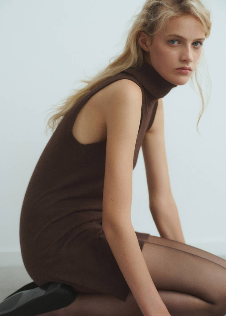 Knitted turtleneck dress — Chocolate