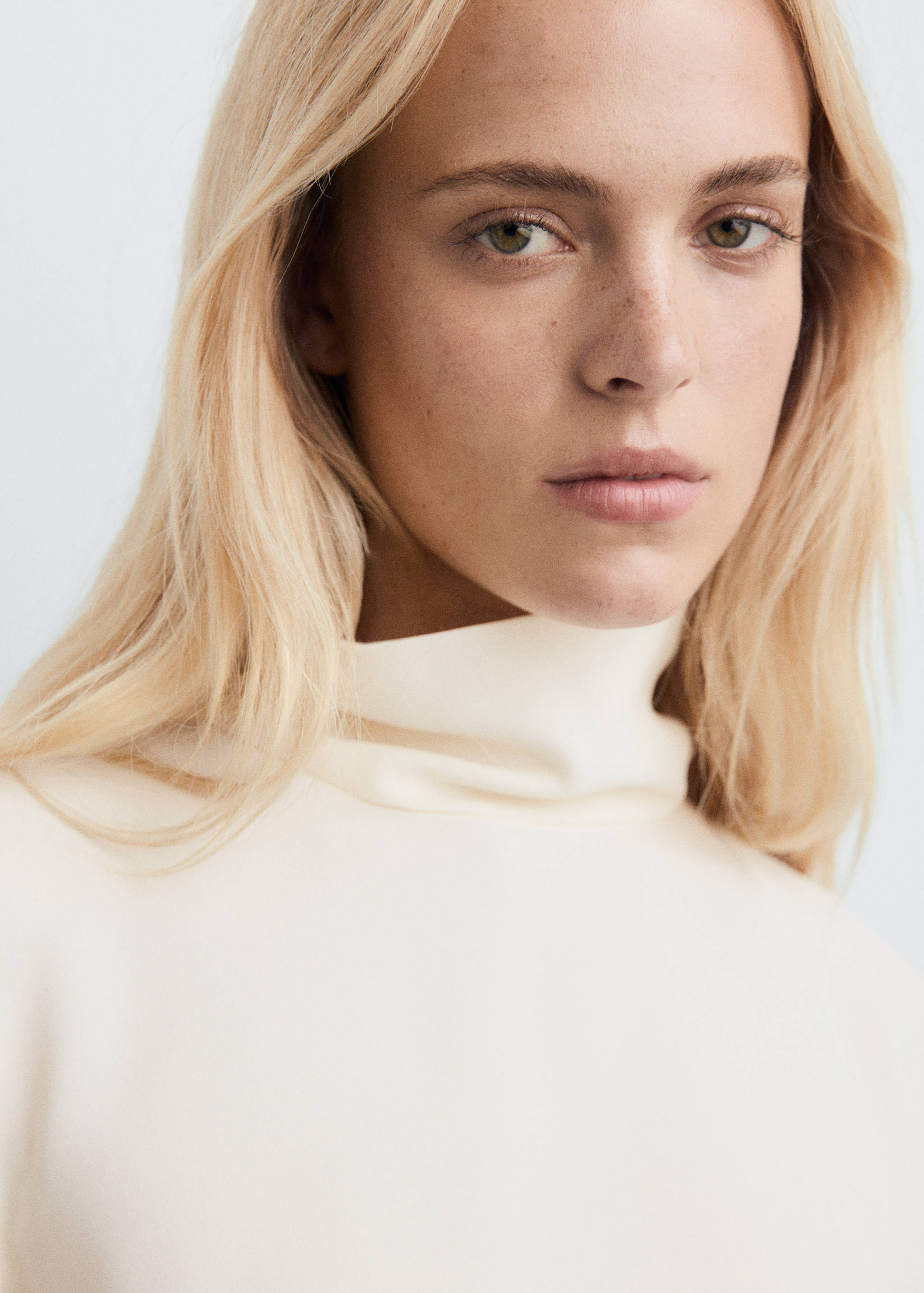 Blouse col montant manches asymétriques - Détail de l'article 1