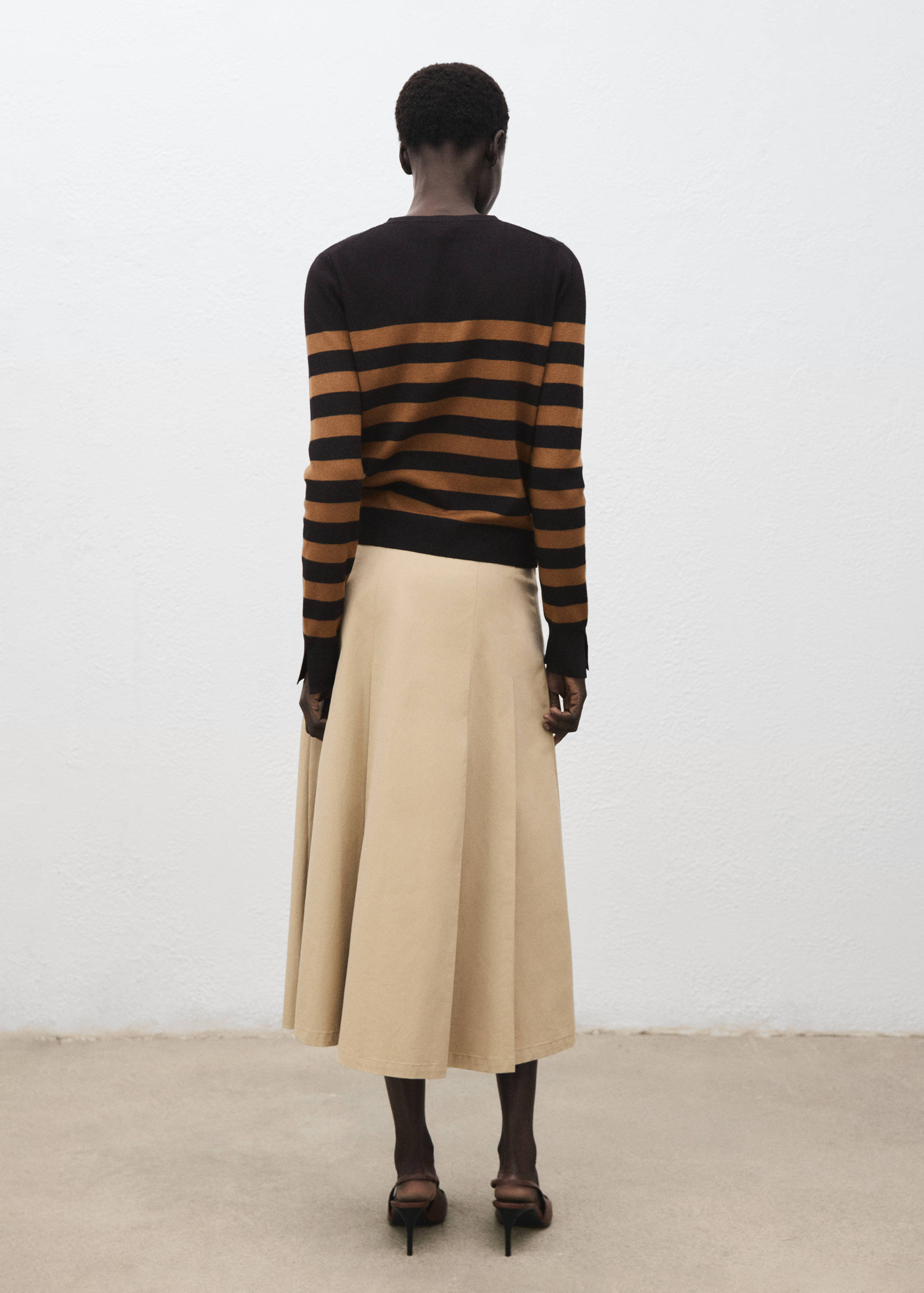 Cardigan with cuff opening - Reverse of the article