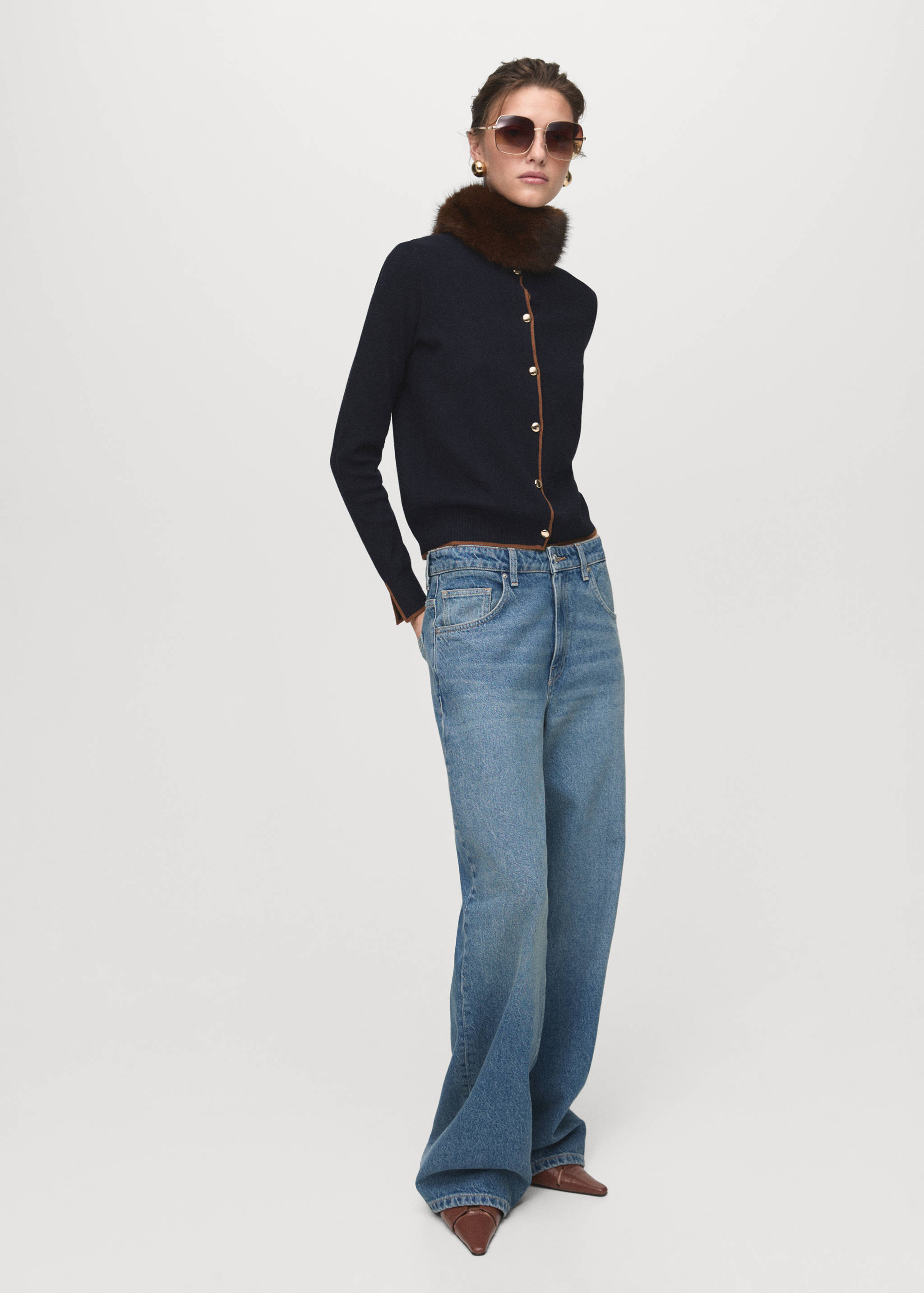 Kardigan z rozcięciem przy mankiecie - Plan ogólny