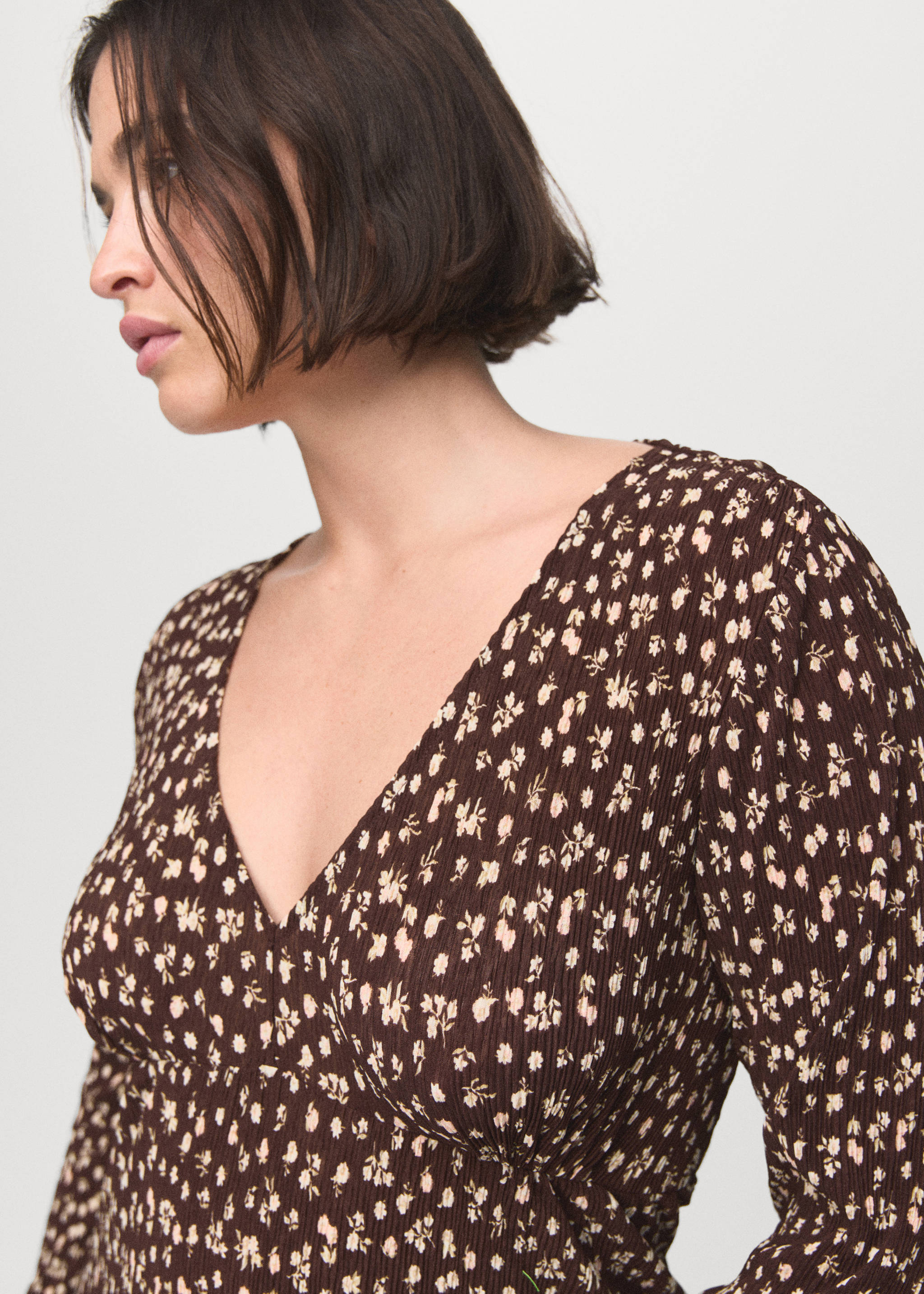 Printed V-neck dress - Details of the article 4