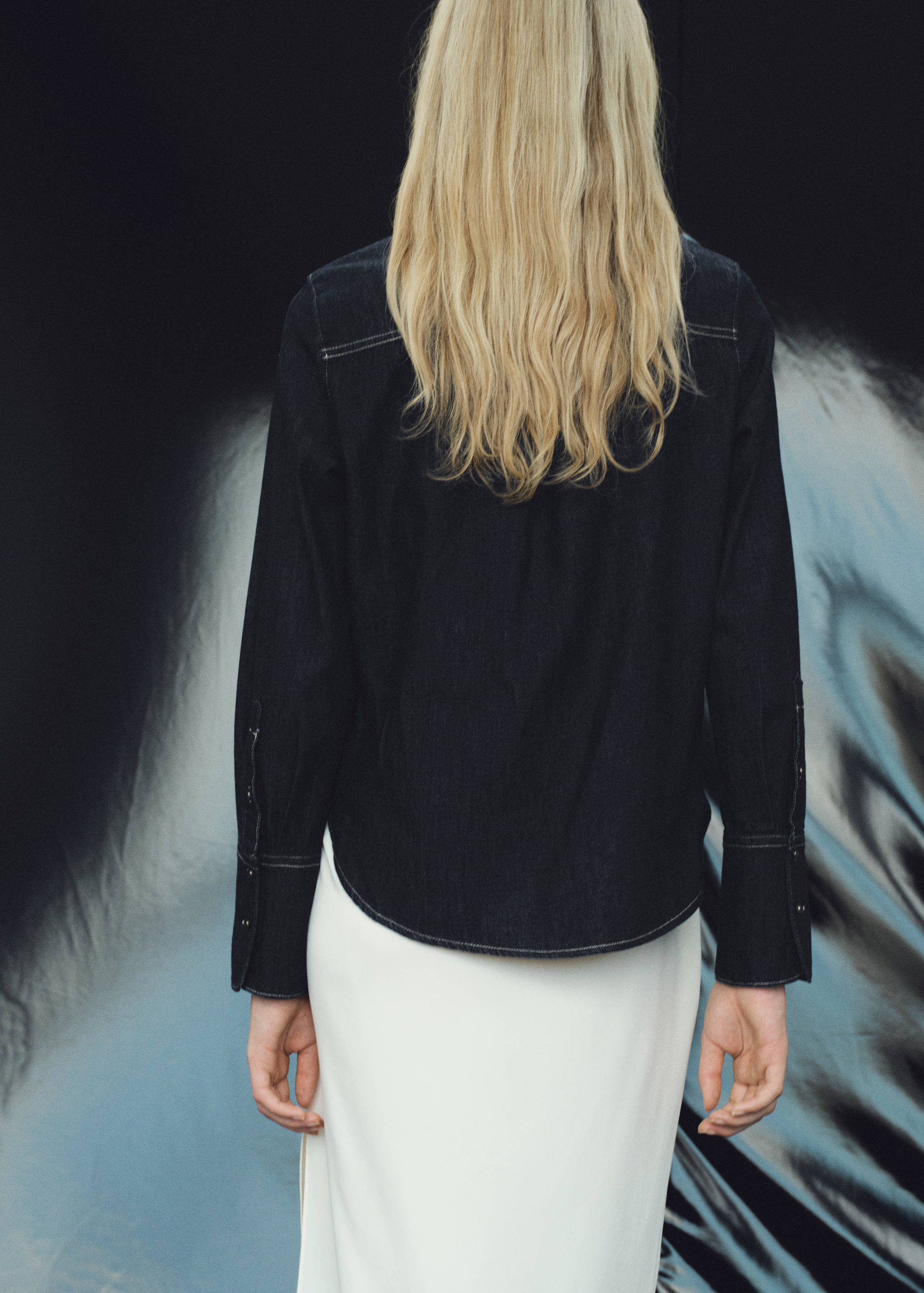 Denim shirt with seams - Reverse of the article