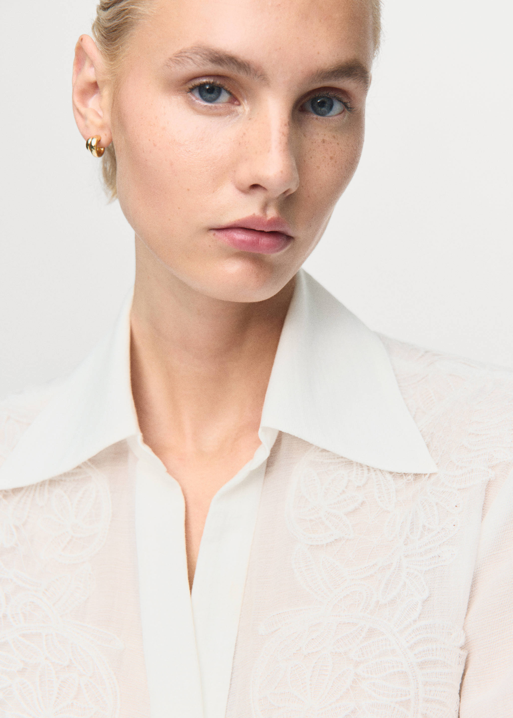 Lyocell shirt with patches - Details of the article 1