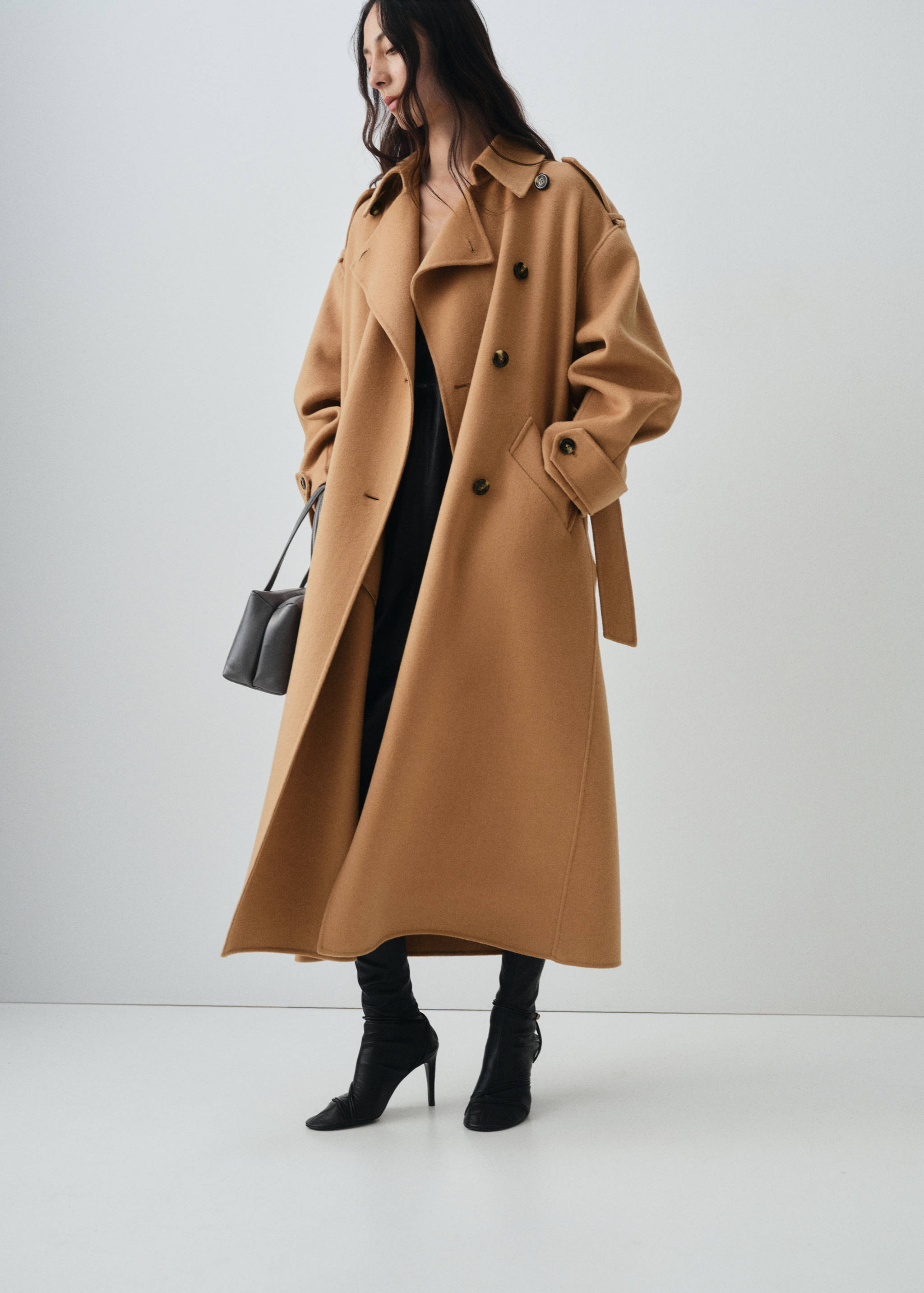 Double-breasted wool coat - General plane