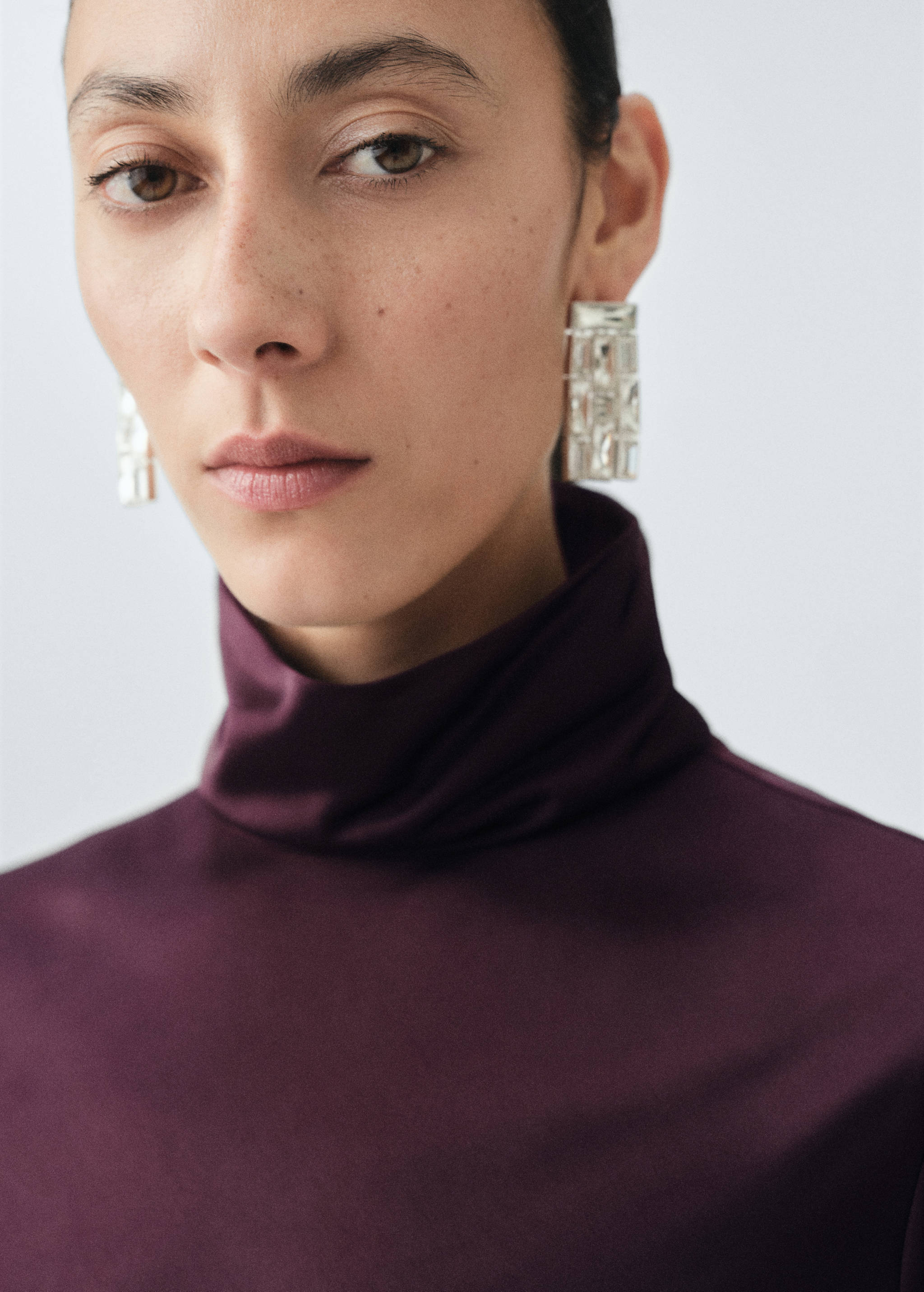 High collar satin blouse - Details of the article 1