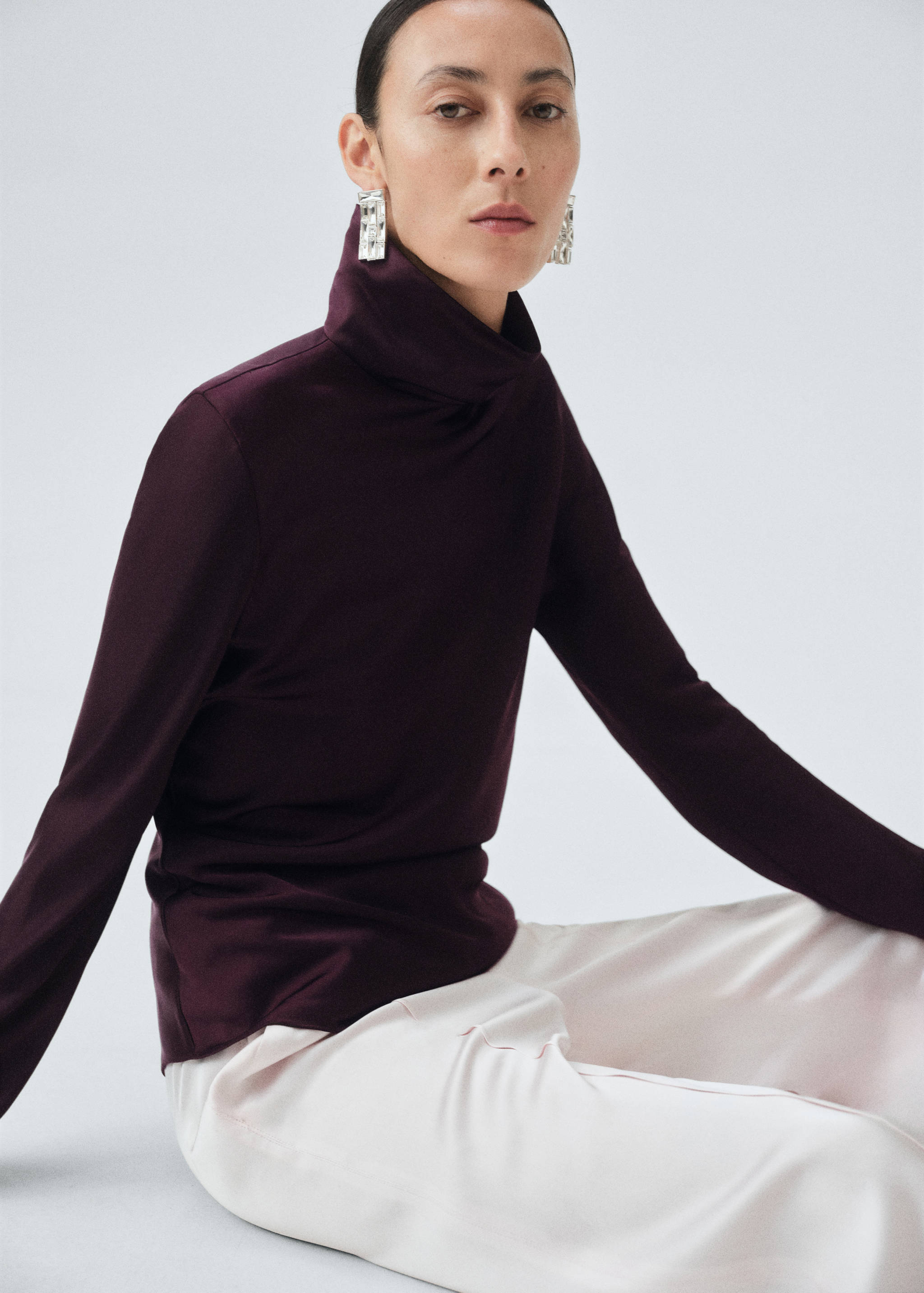 High collar satin blouse - Details of the article 2