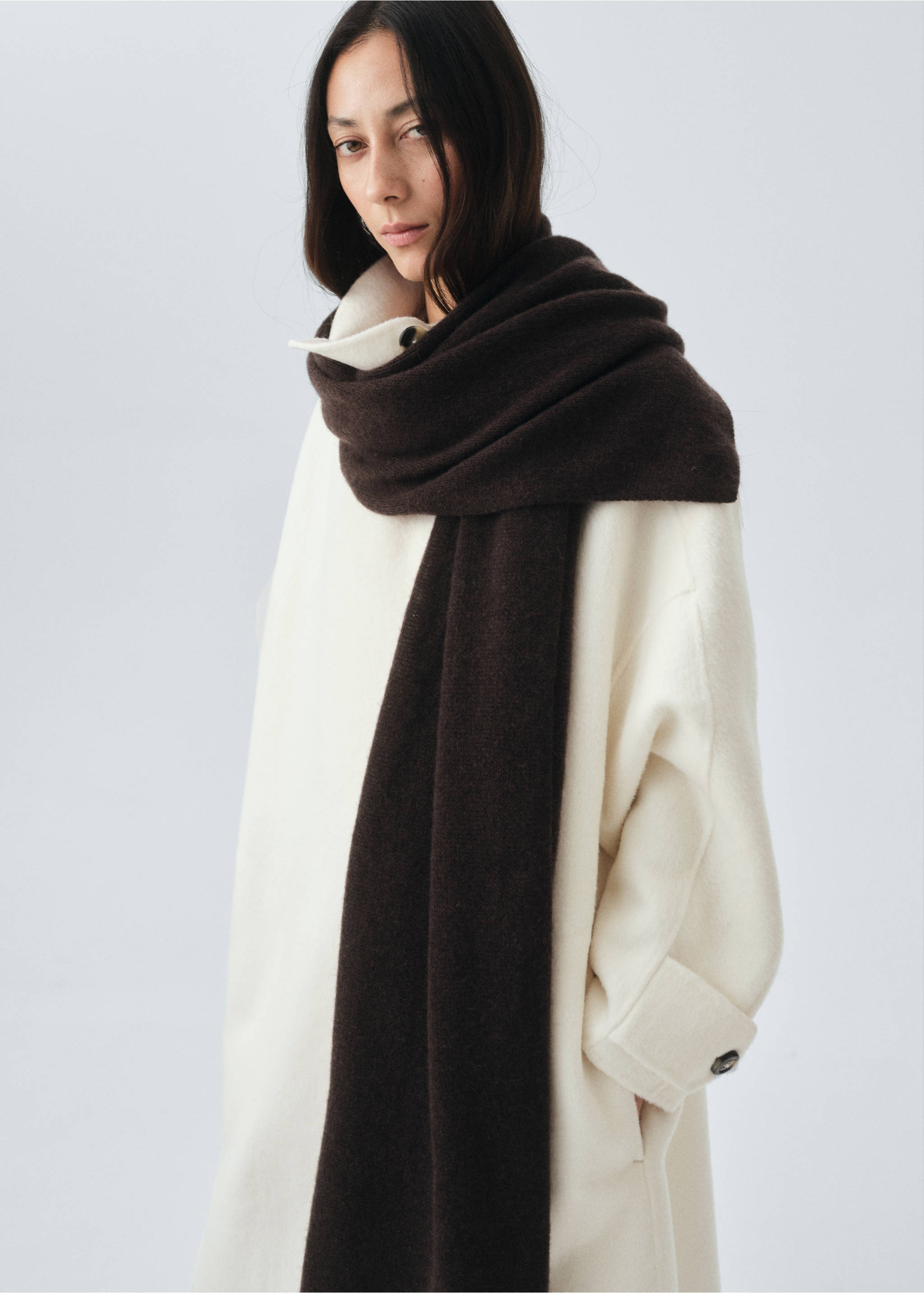 Écharpe 100 % cachemire - Détail de l'article 9, Chocolat. Ref: 17045976-00.