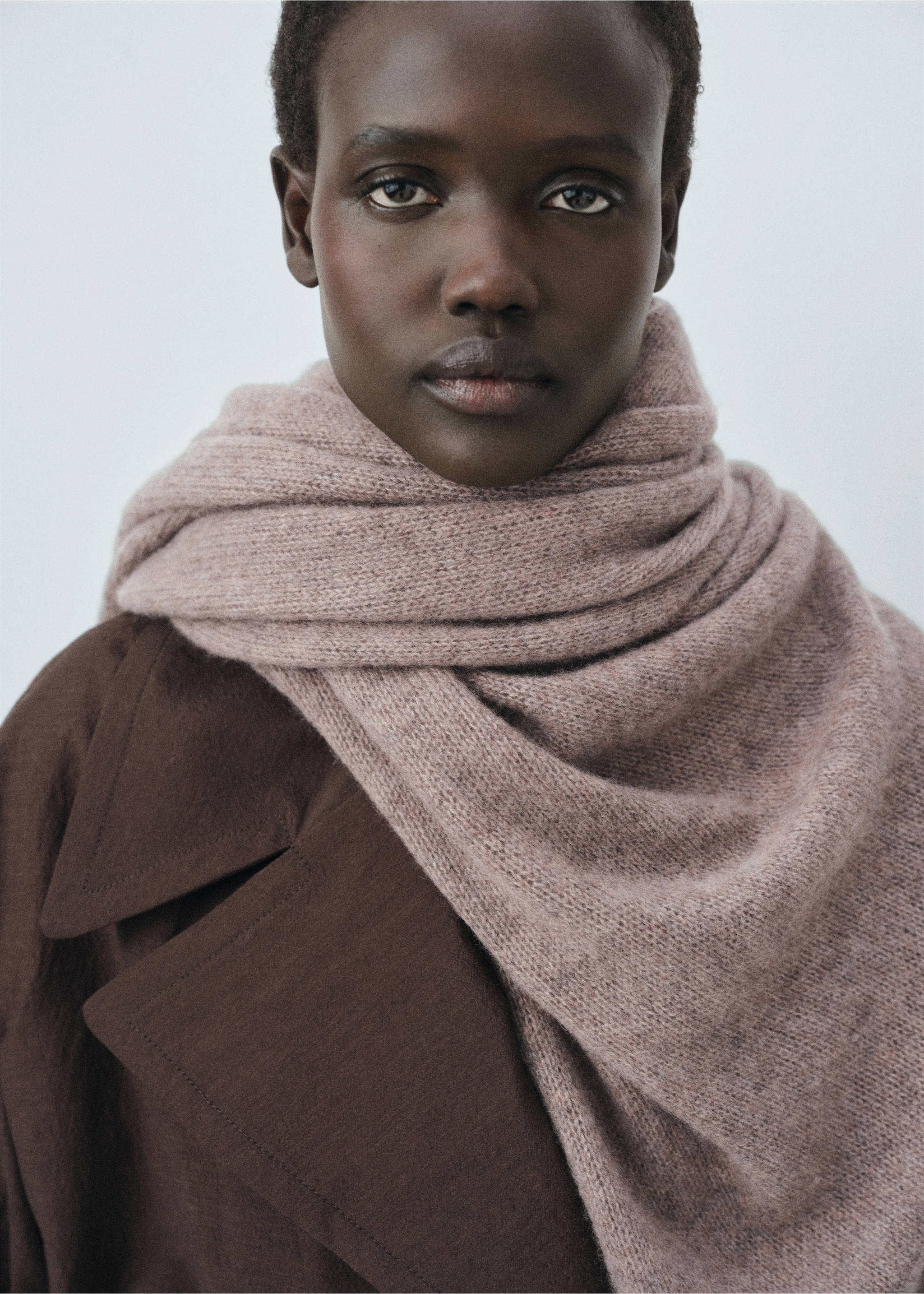 Écharpe 100 % cachemire - Détail de l'article 9, Marron moyen. Ref: 17045976-00.