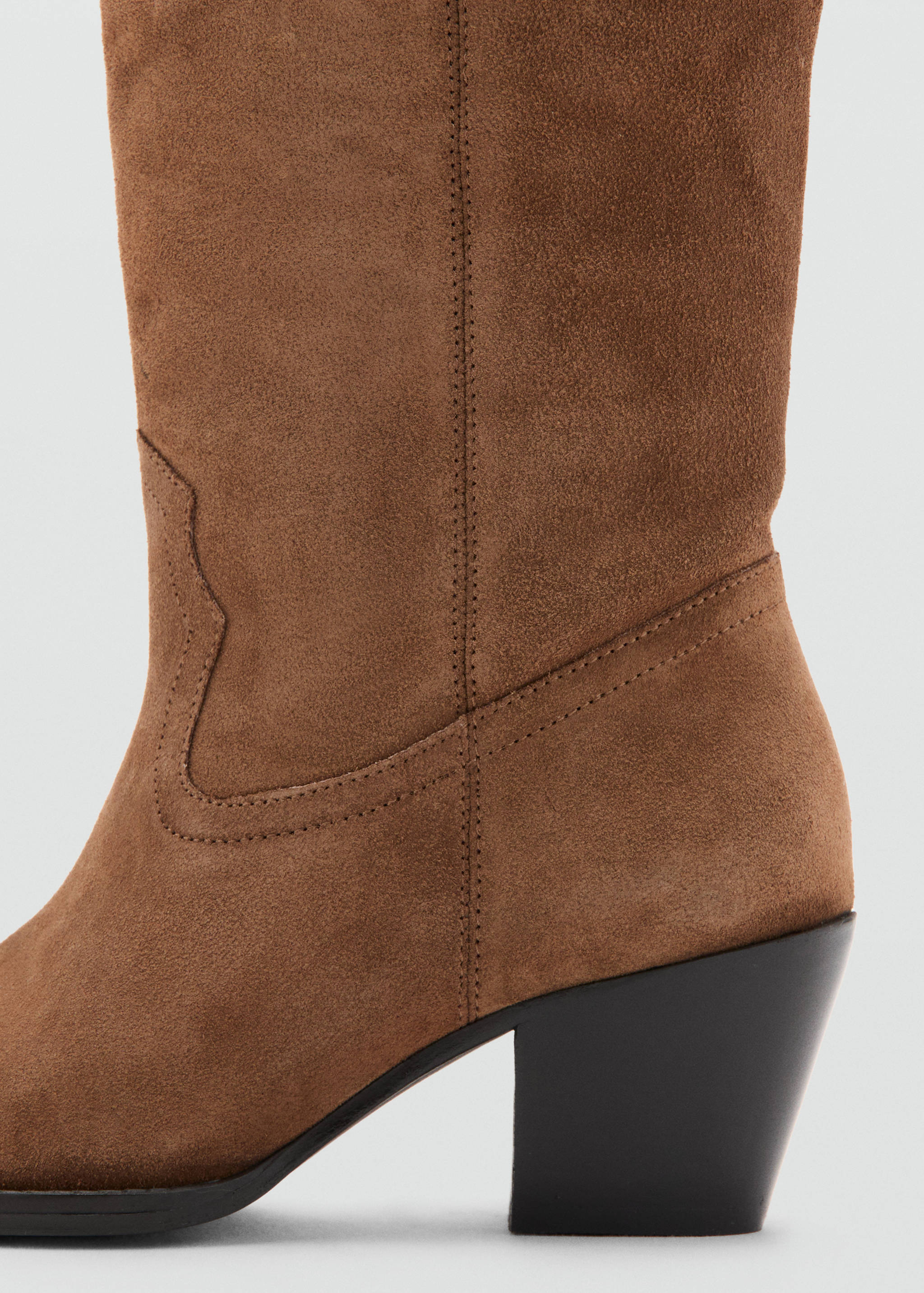 Heeled leather boots - Details of the article 2
