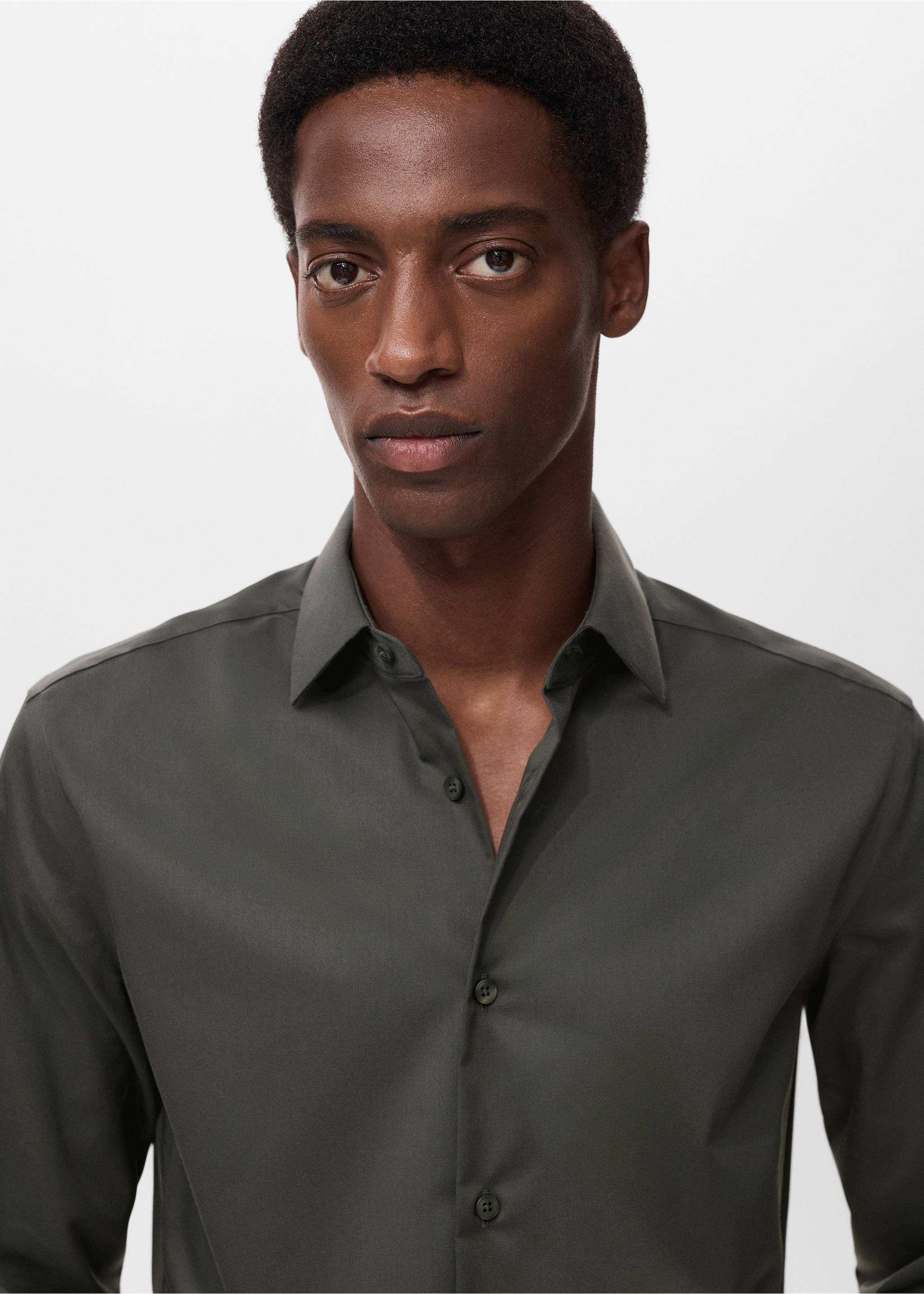 Chemise comfort stretch non-iron - Détail de l'article 1, Kaki. Ref: 17045980-00.