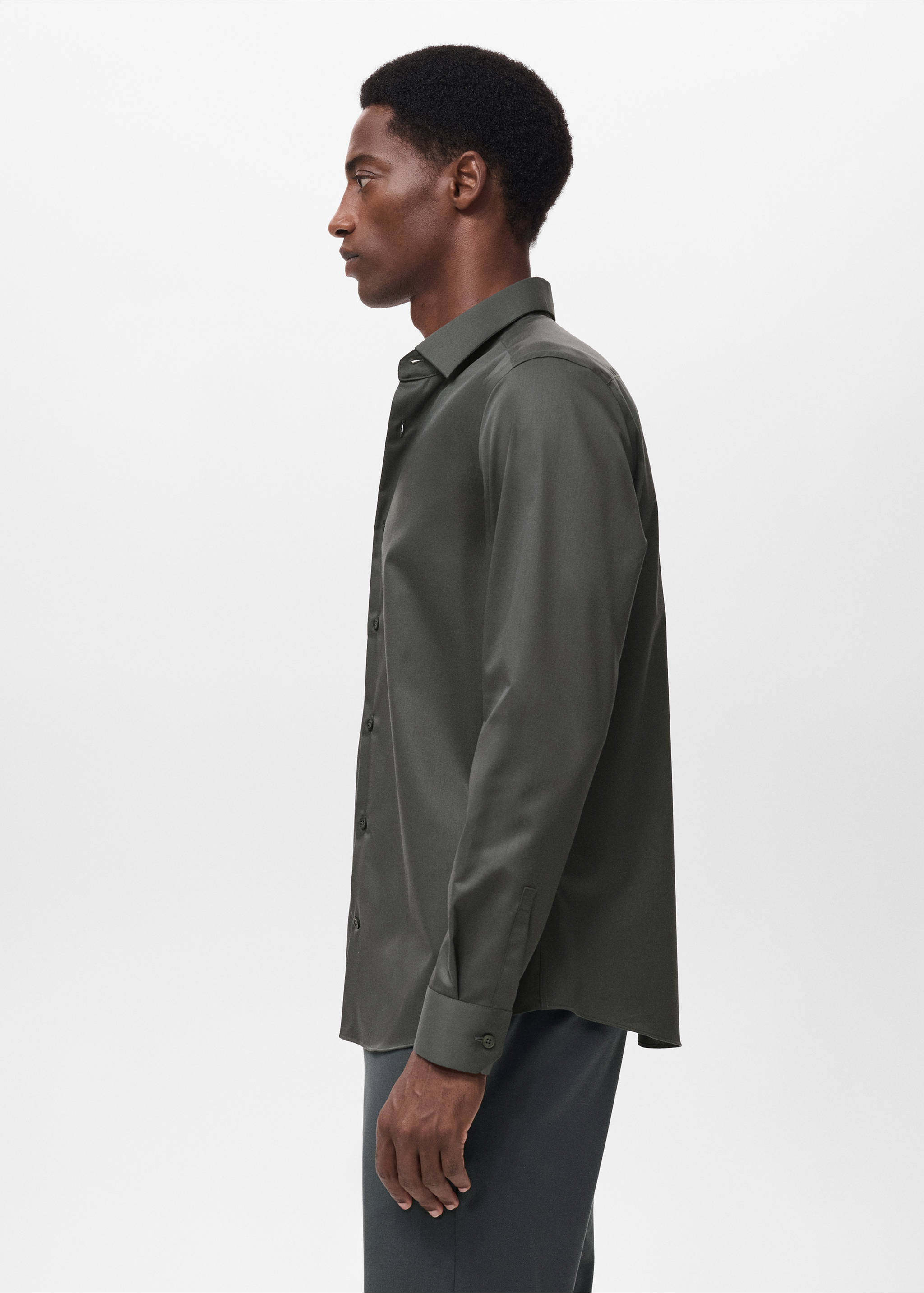 Chemise comfort stretch non-iron - Détail de l'article 2, Kaki. Ref: 17045980-00.