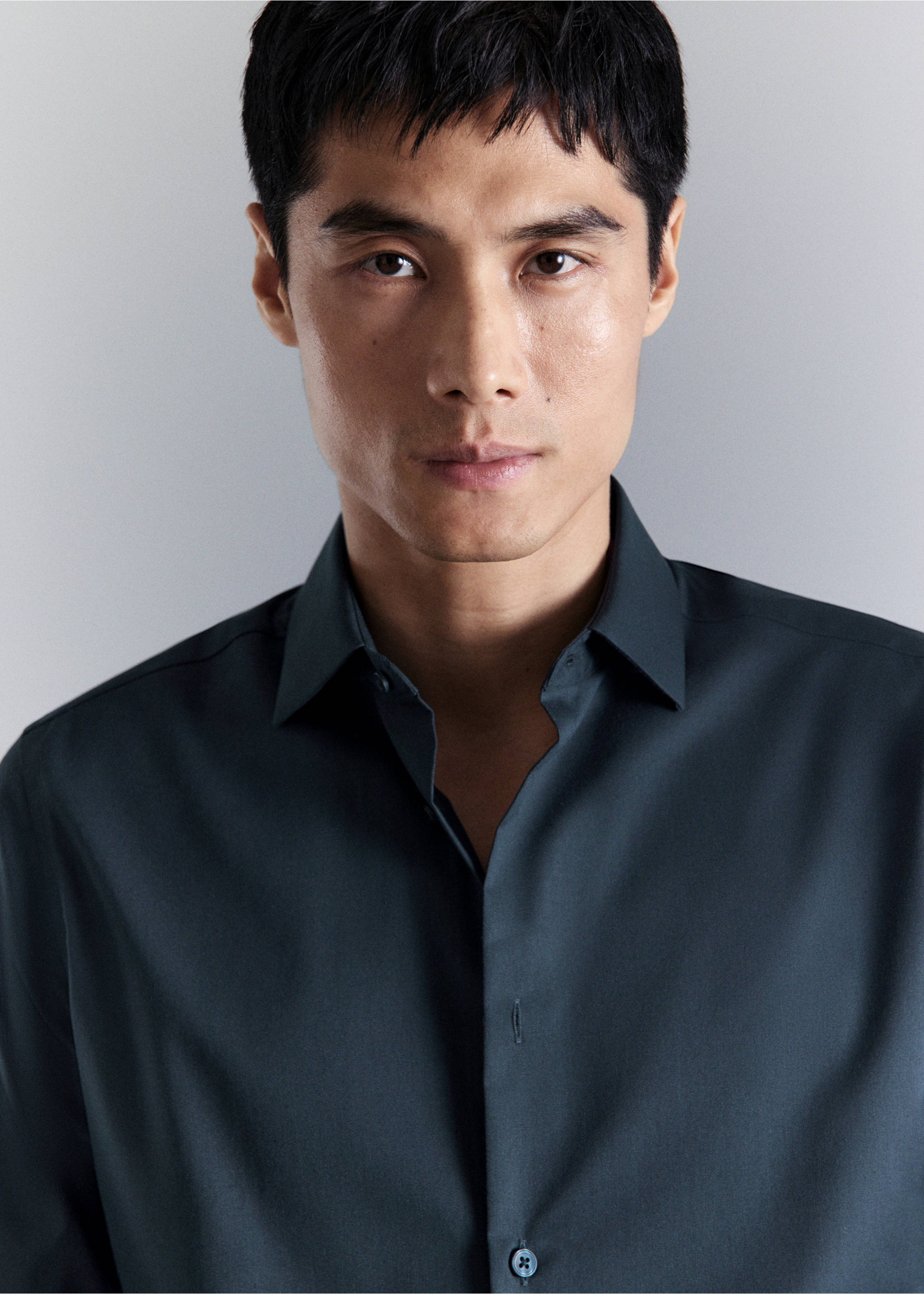 Chemise comfort stretch non-iron - Détail de l'article 1, Bleu marine. Ref: 17045980-00.