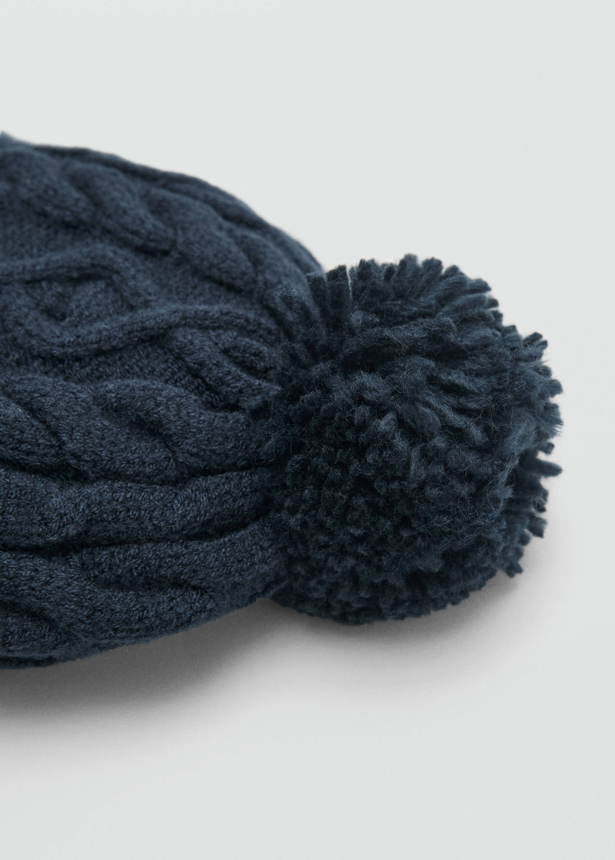 Gorro punto borla - Plano medio