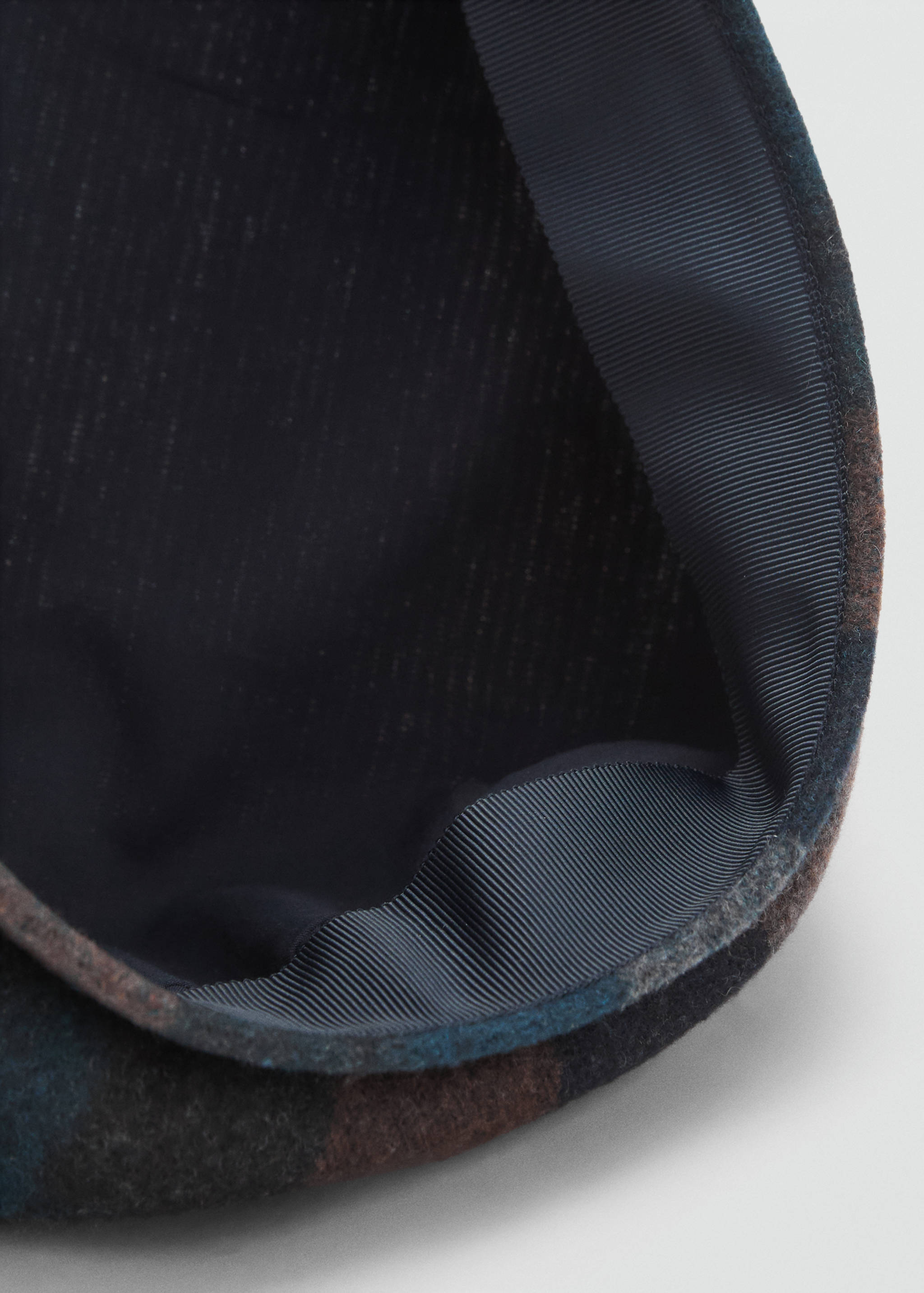Check beret - Details of the article 1