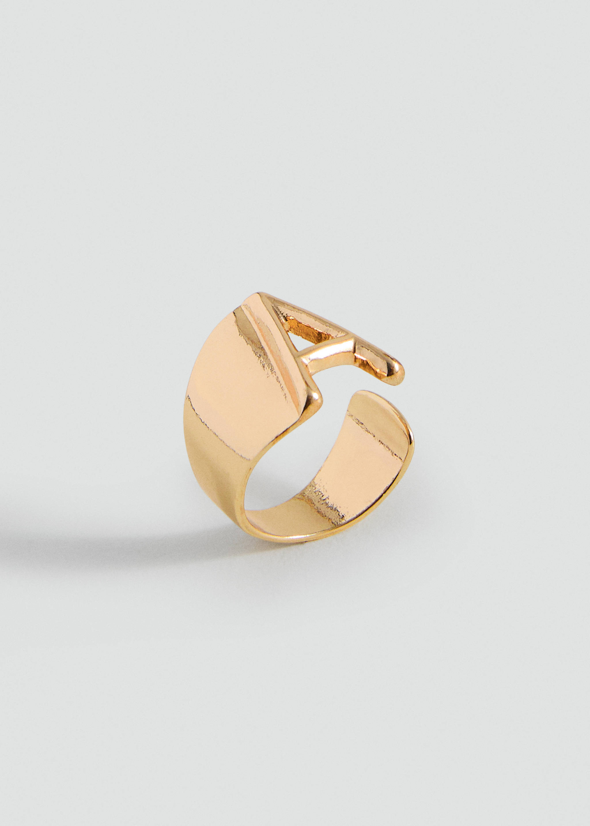 Ring with letter design - Medium plane