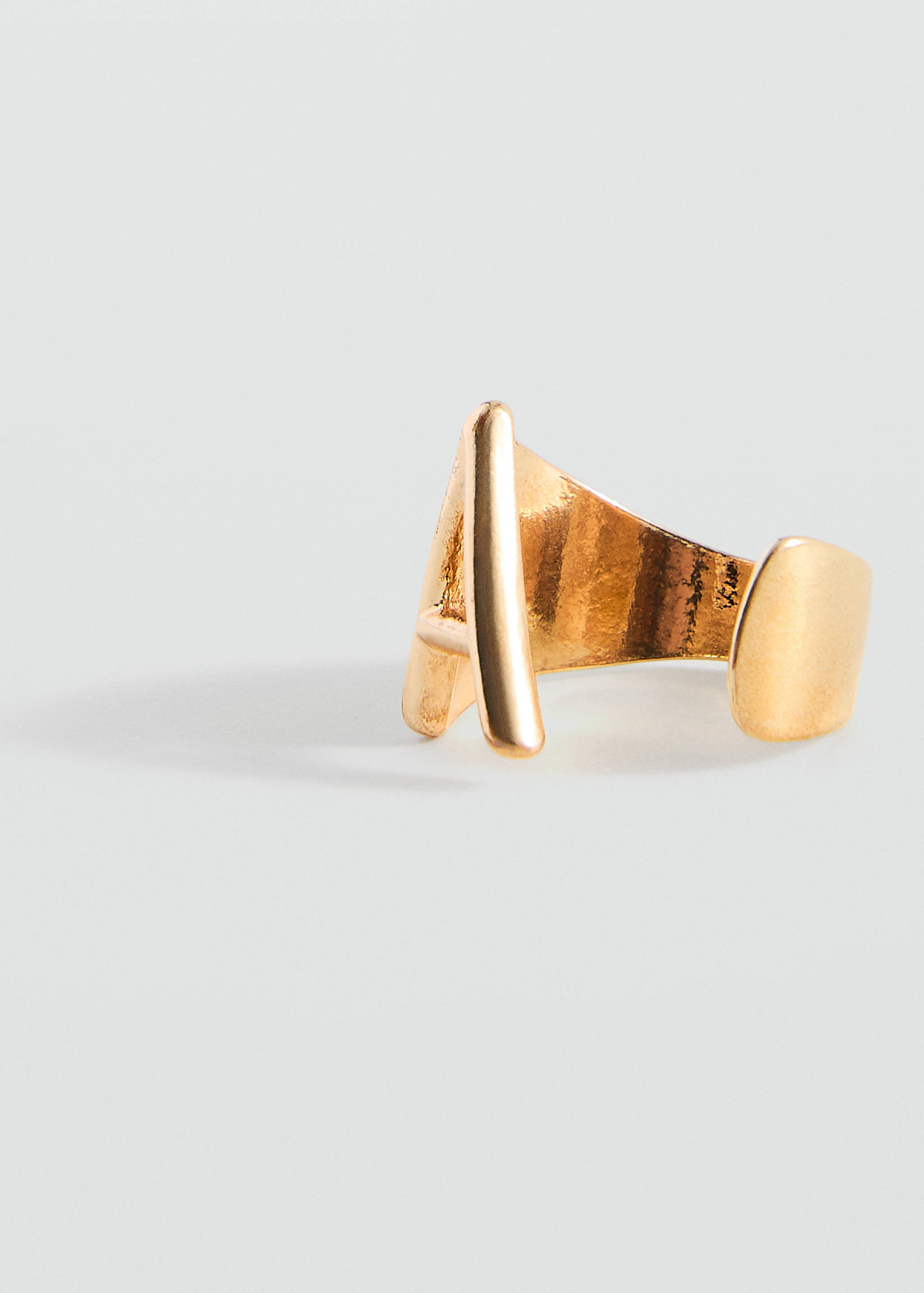 Ring with letter design - Details of the article 1
