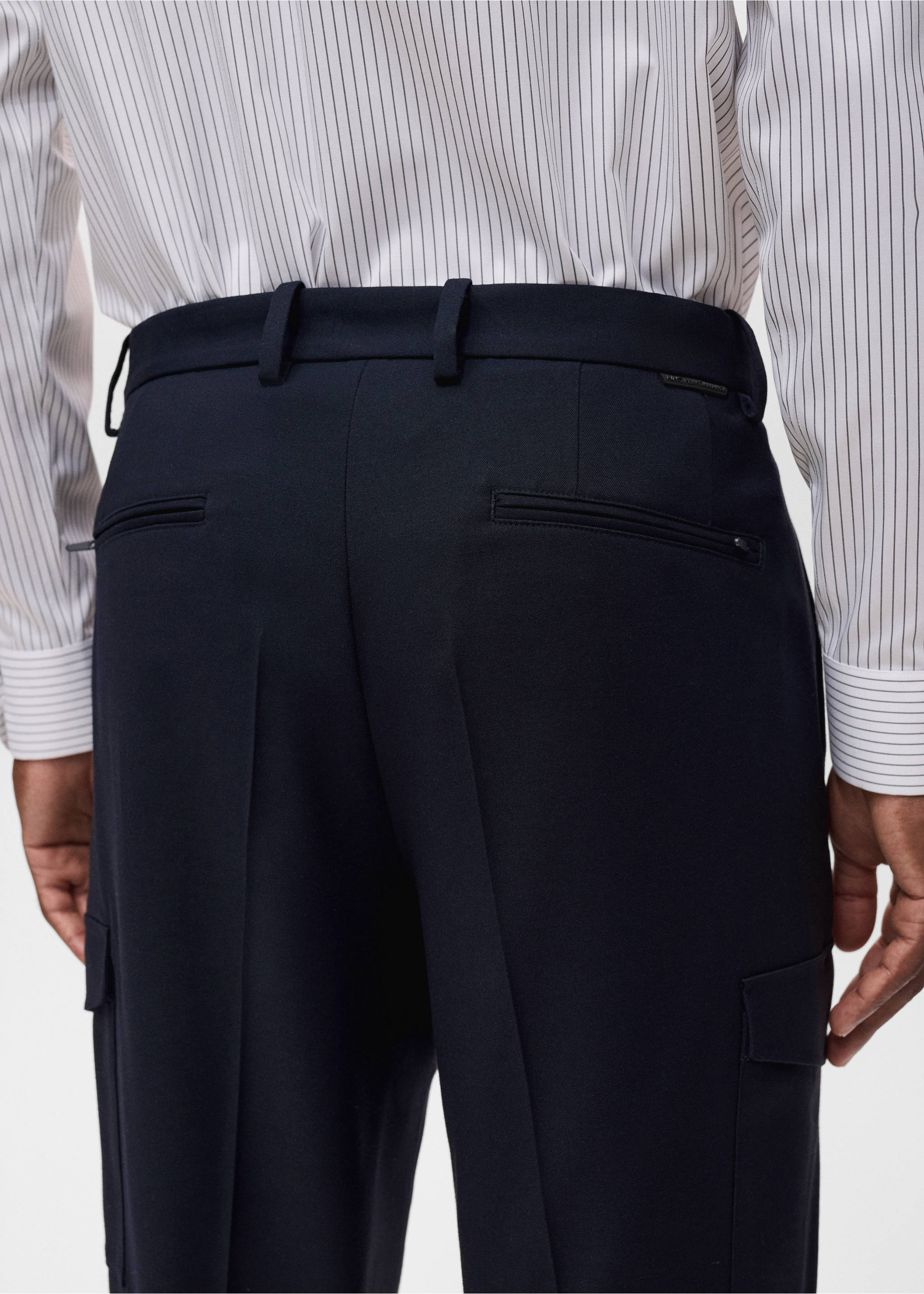 Pantalon cargo slim-fit Thermolite® - Détail de l'article 3, Bleu marine. Ref: 17046328-00.