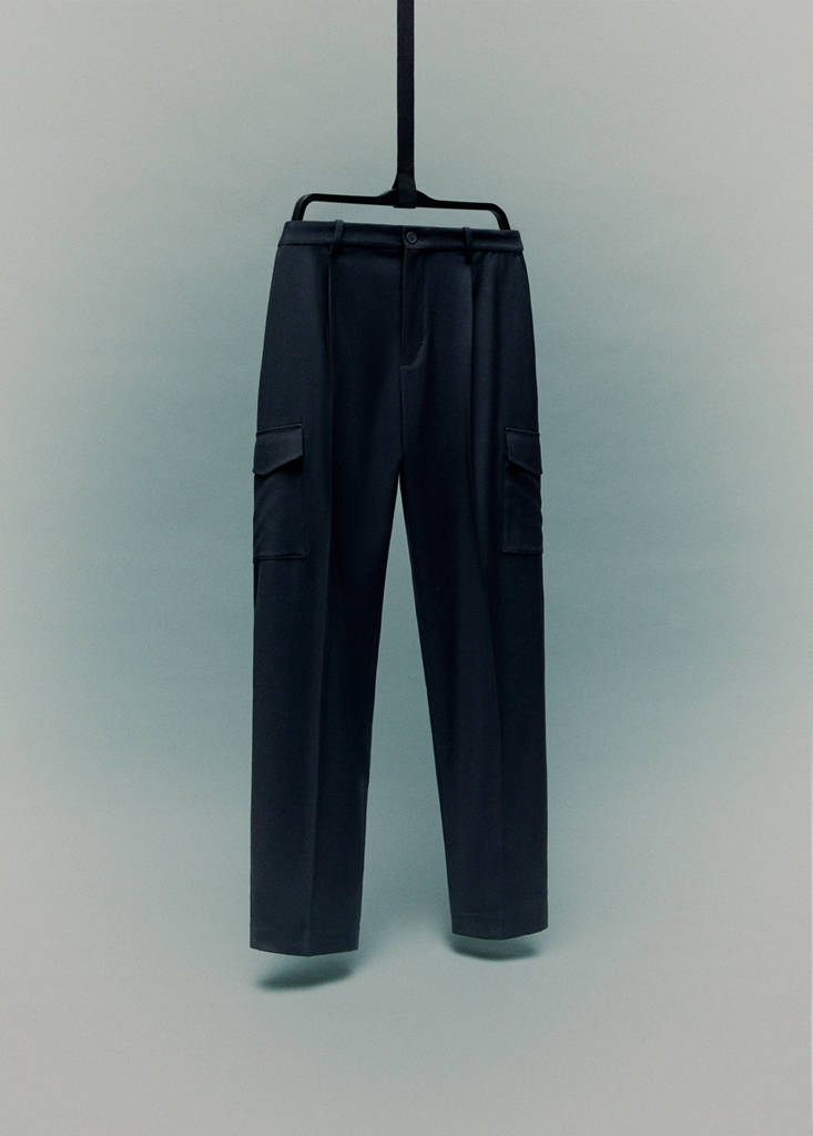 Slim-fit Thermolite® cargo trousers — Navy