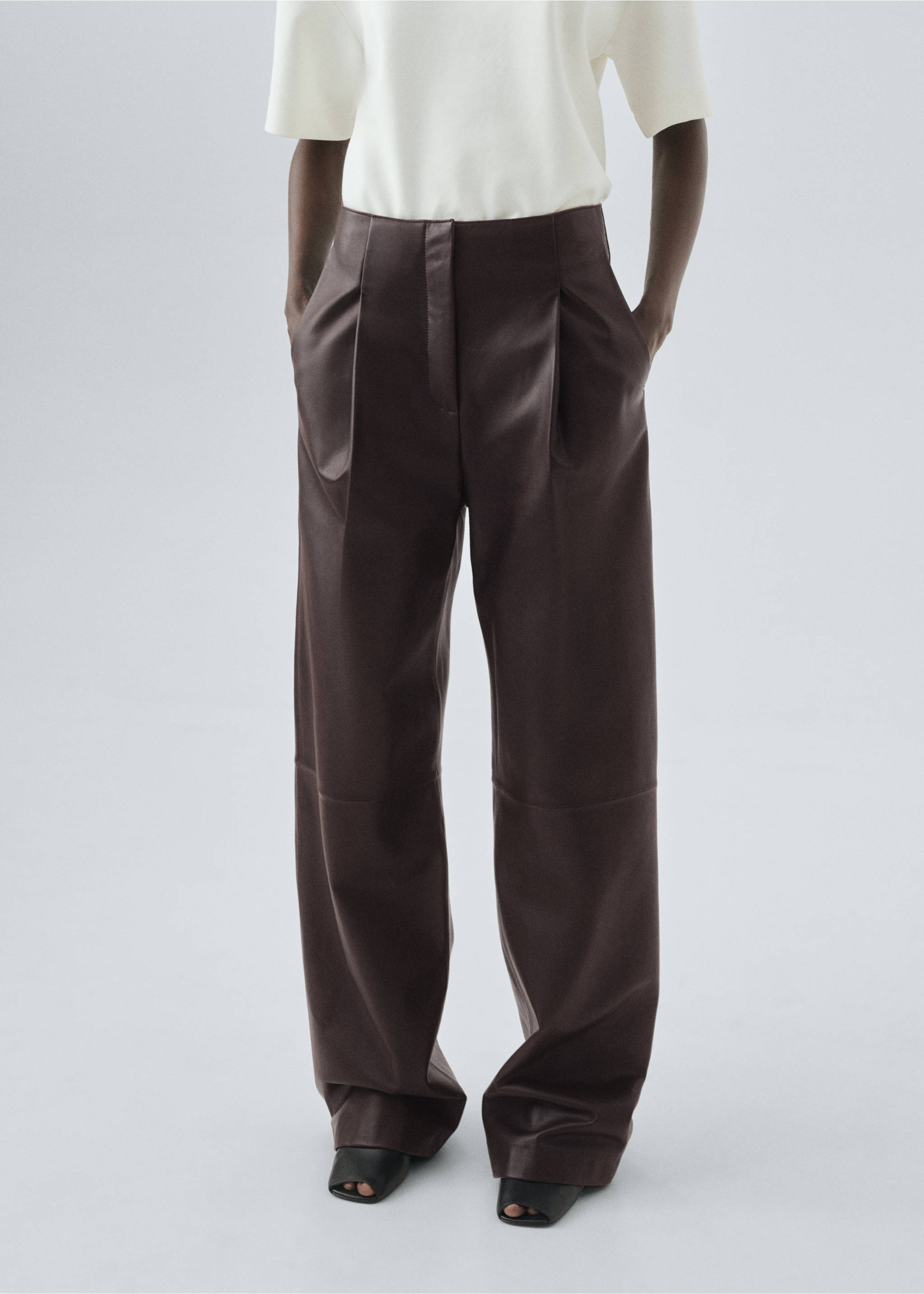 Pantalon droit 100% cuir - Plan moyen, Marron. Ref: 17046345-00.