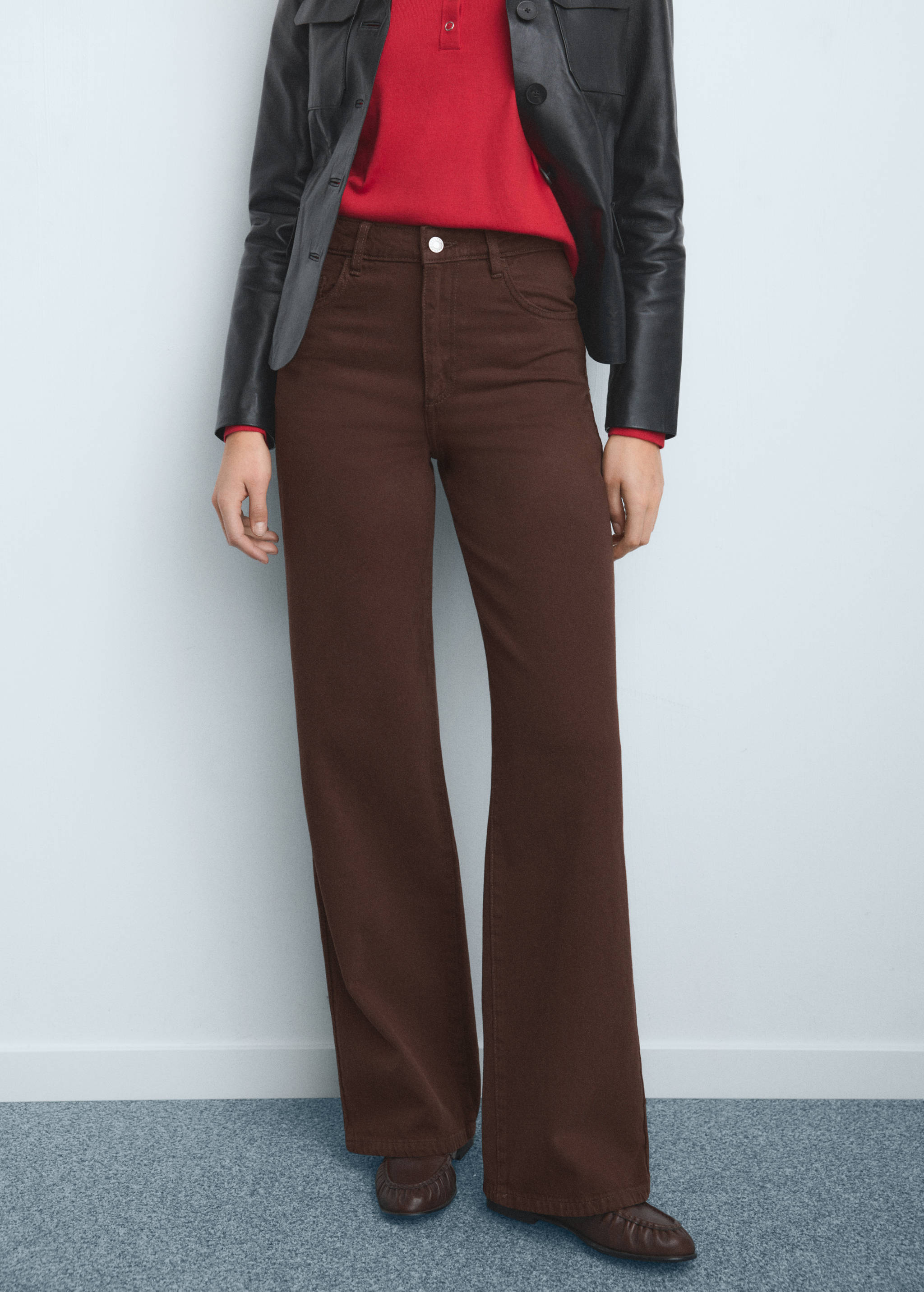 Jeans Danila med vide ben og høyt liv - Halvtotal bildeutsnitt