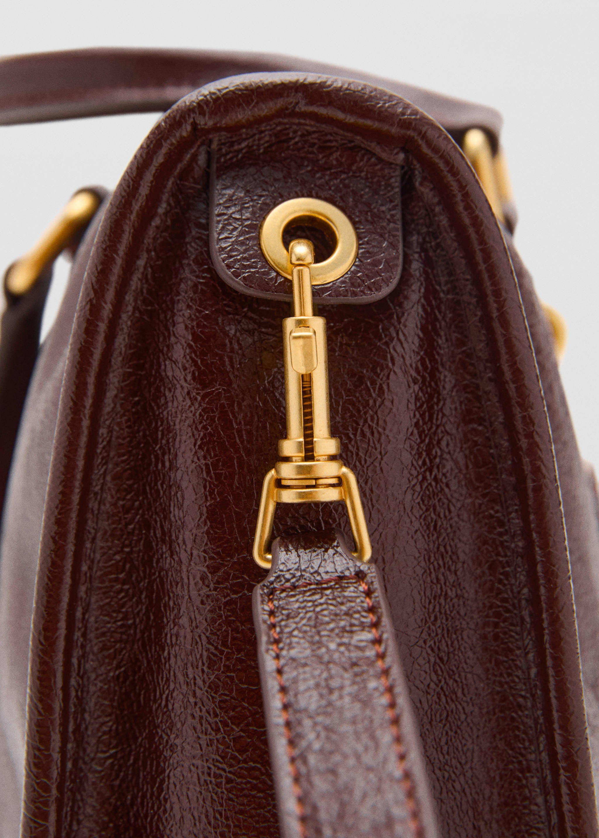 Shiny handbag with handles - Details of the article 1