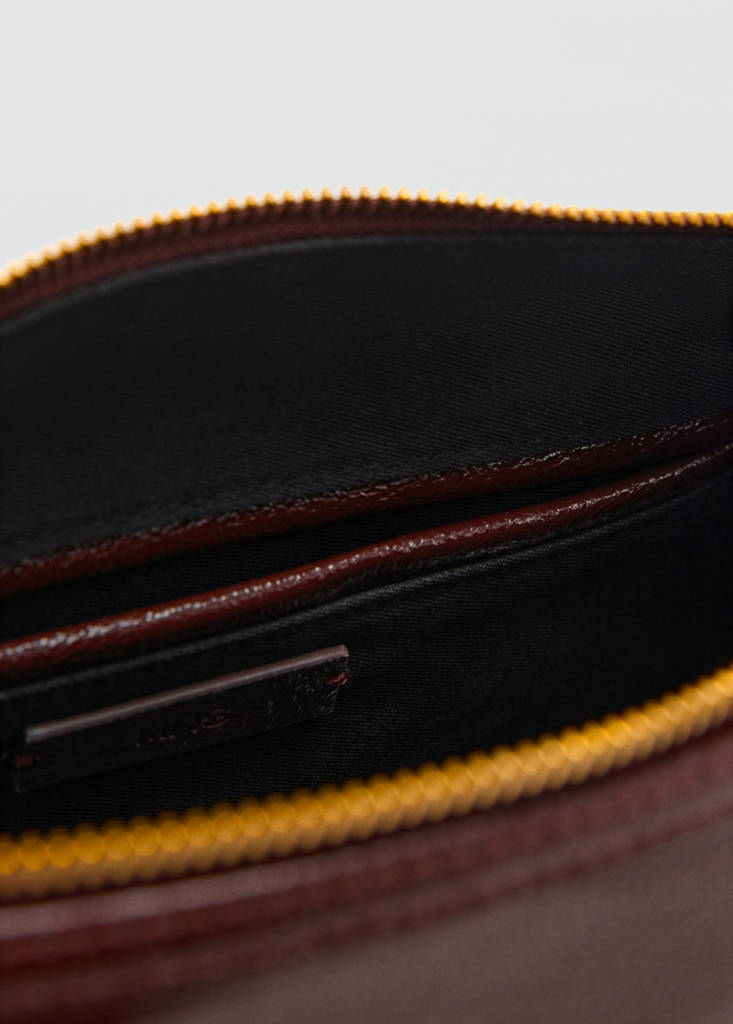 Shiny handbag with handles — Chocolate
