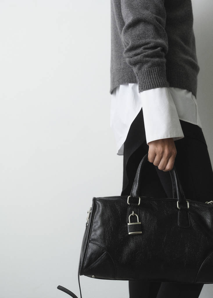 Shiny handbag with handles — Black