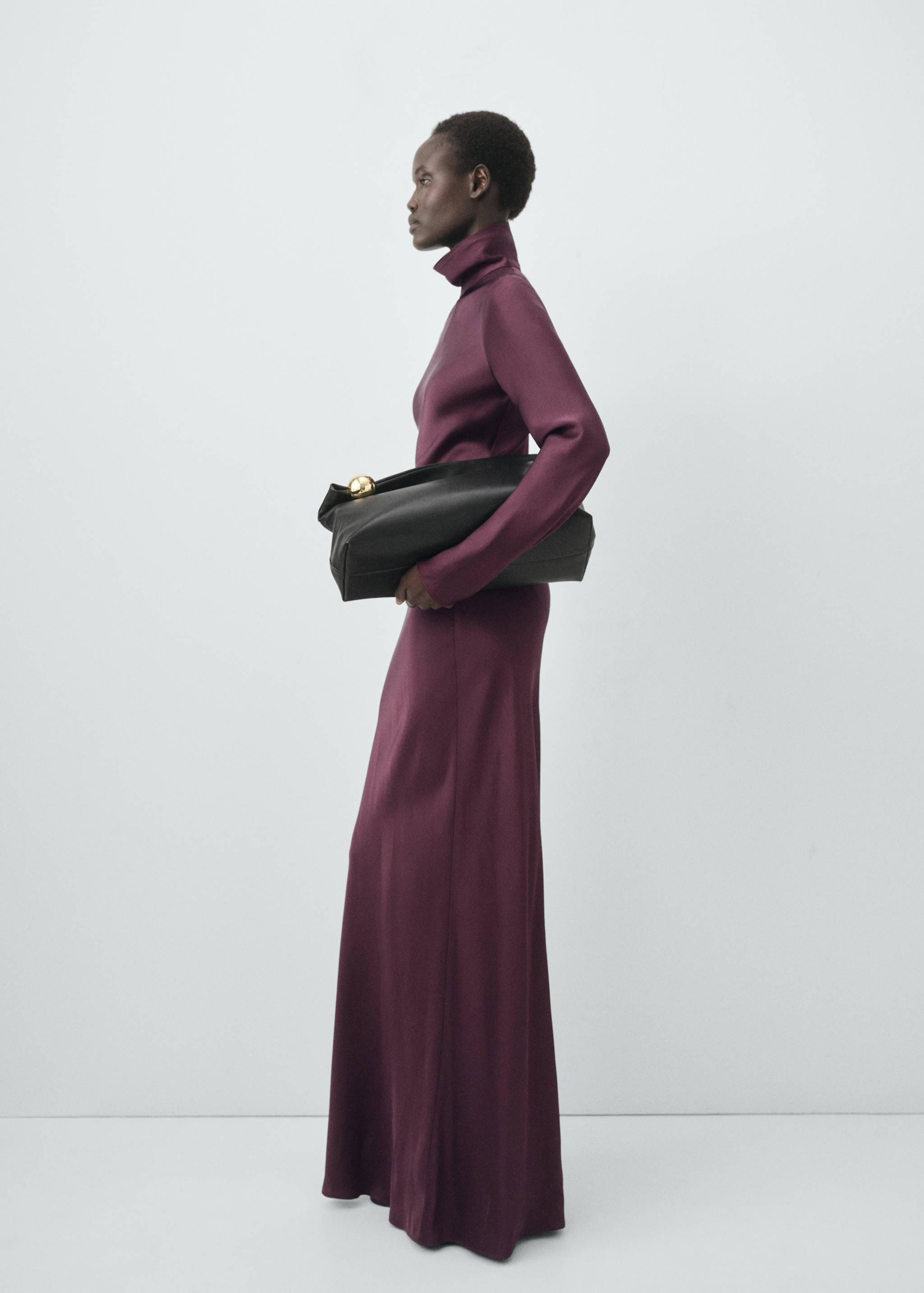 Satin high-neck dress - General plane