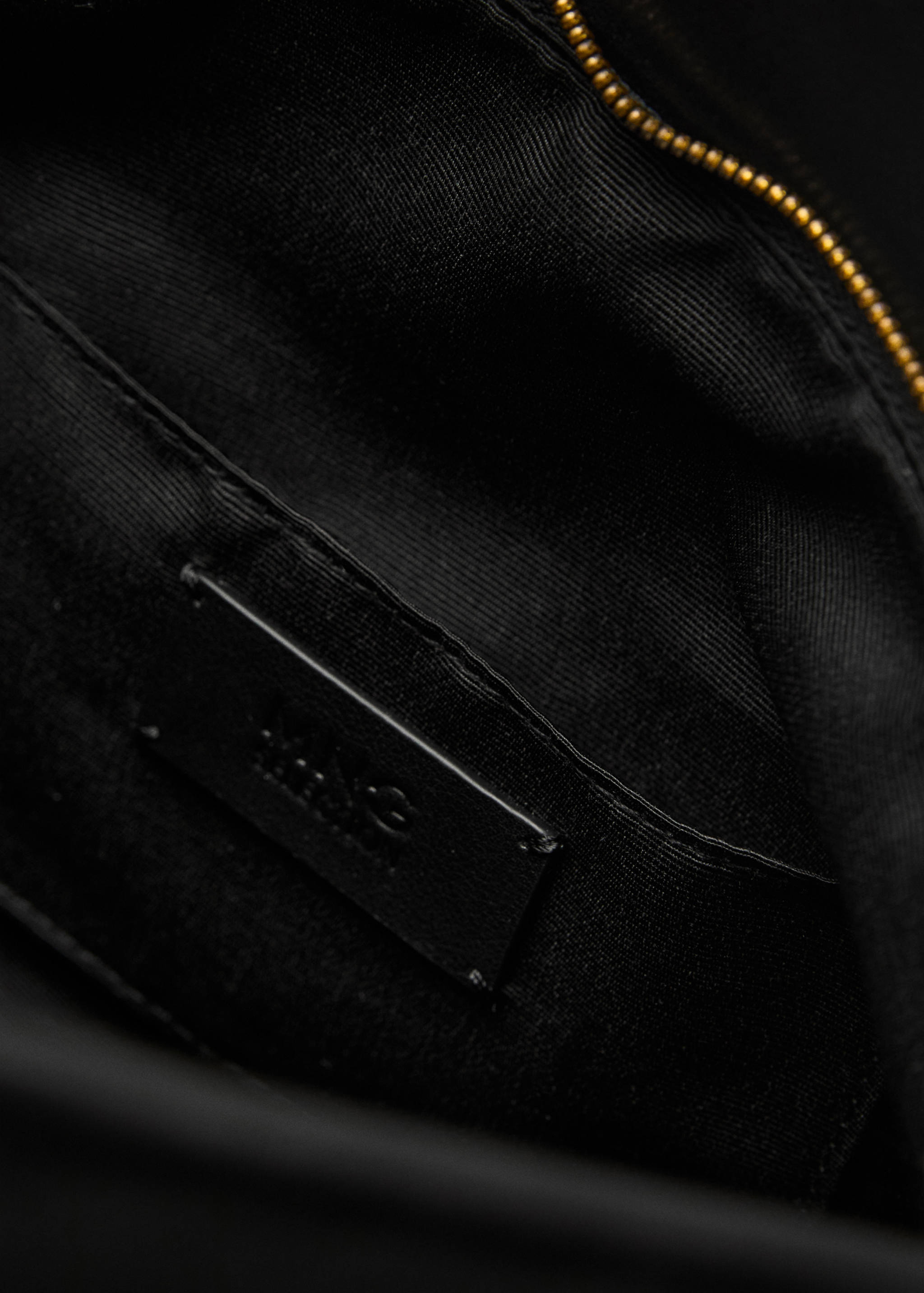 Leather clutch bag with metallic detail - Details of the article 2
