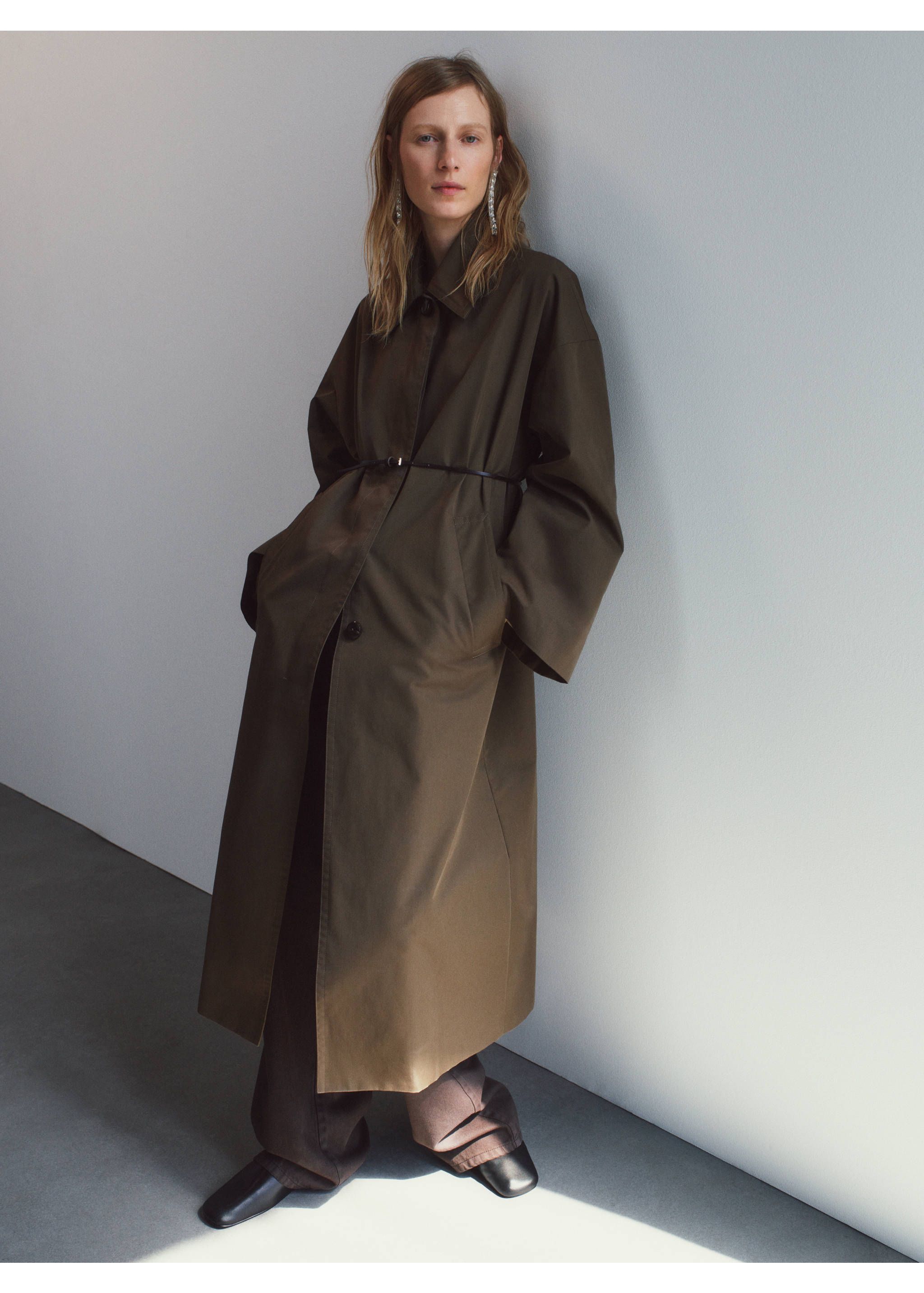 隐形纽扣长款棉质风衣 - null, 中褐色. Ref: 17046361-00.