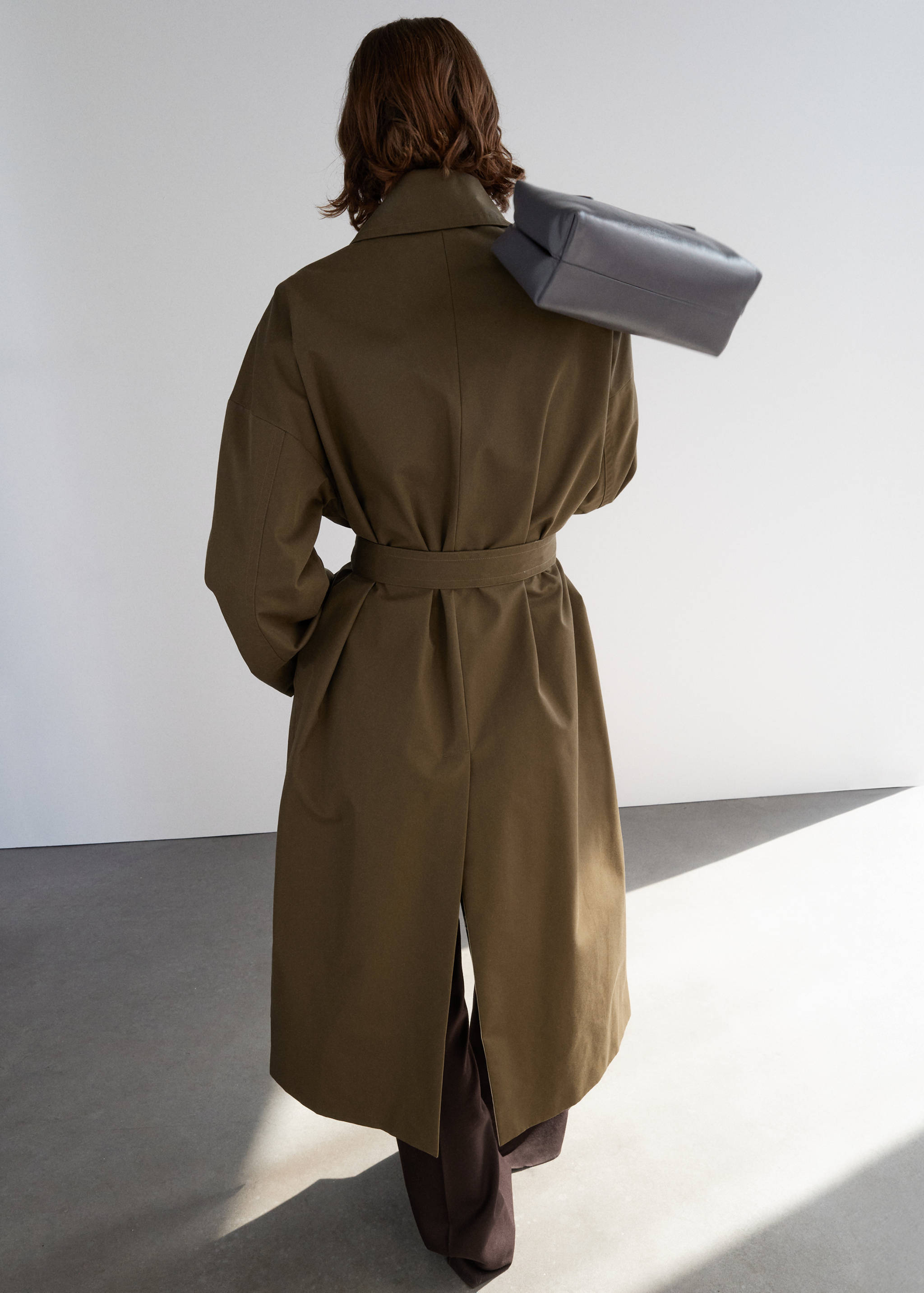 Long cotton trench coat with concealed buttons - Reverse of the article