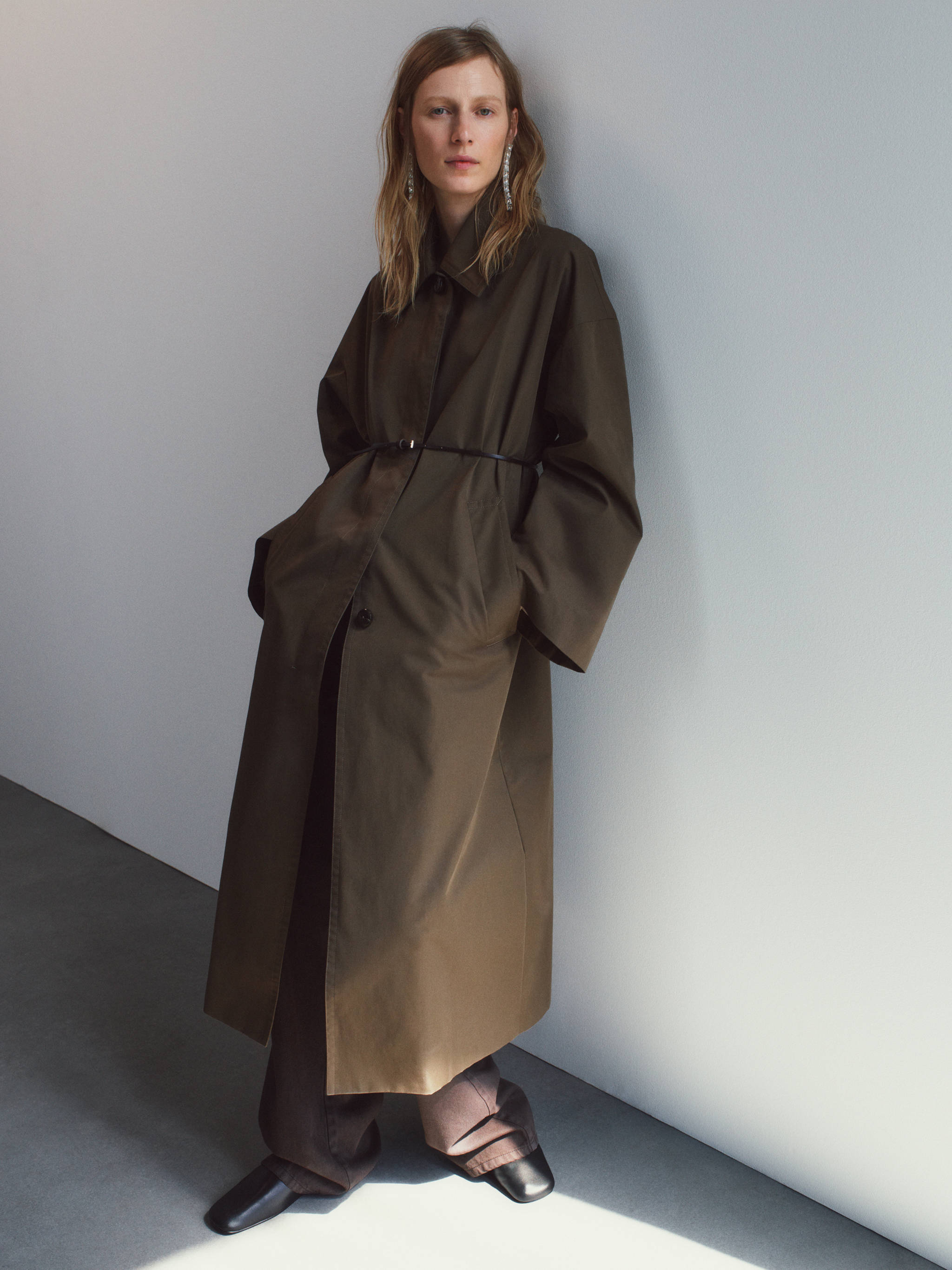 Long cotton trench coat with concealed buttons - Details of the article 9