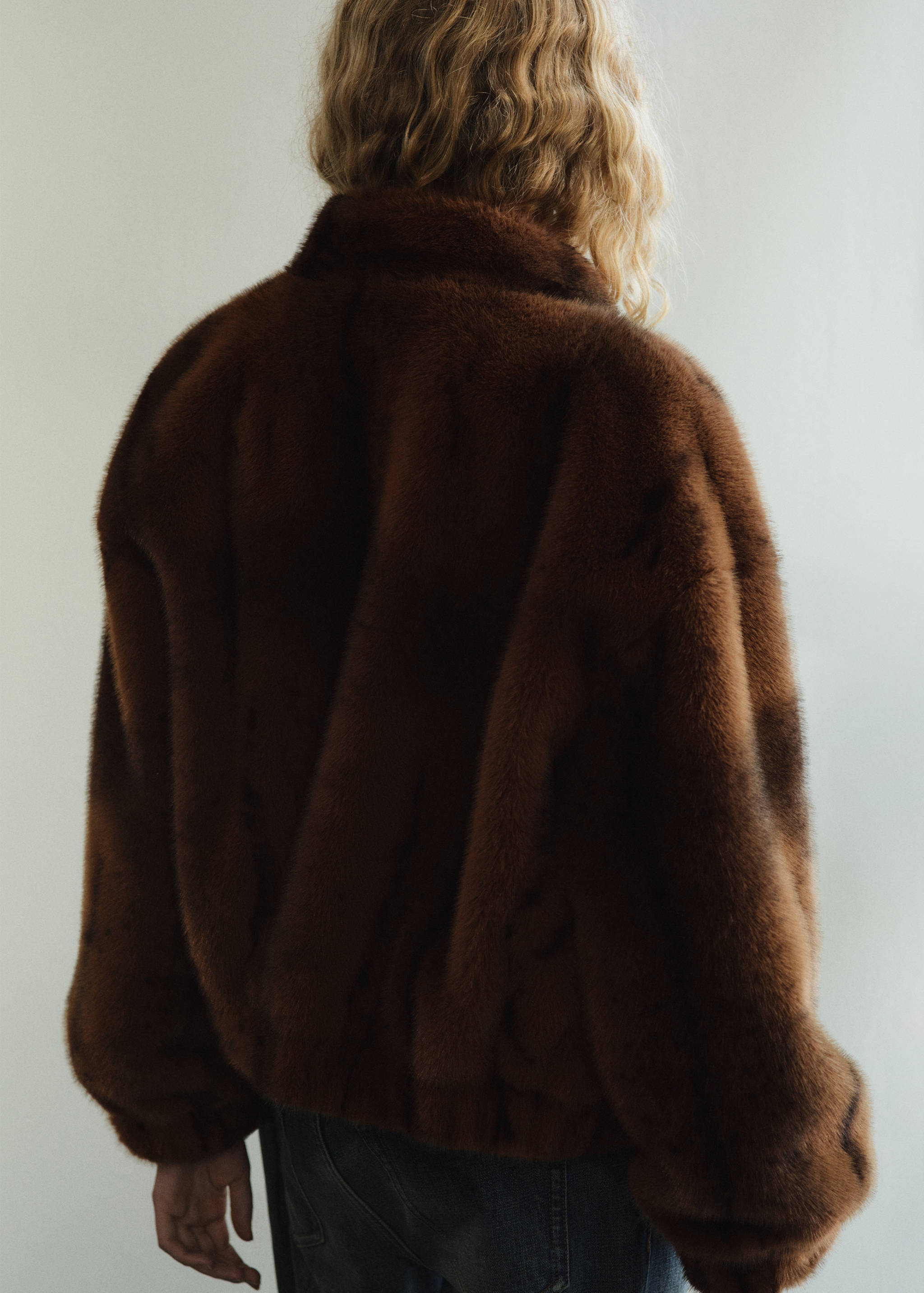 Faux-fur jacket with pockets - Reverse of the article