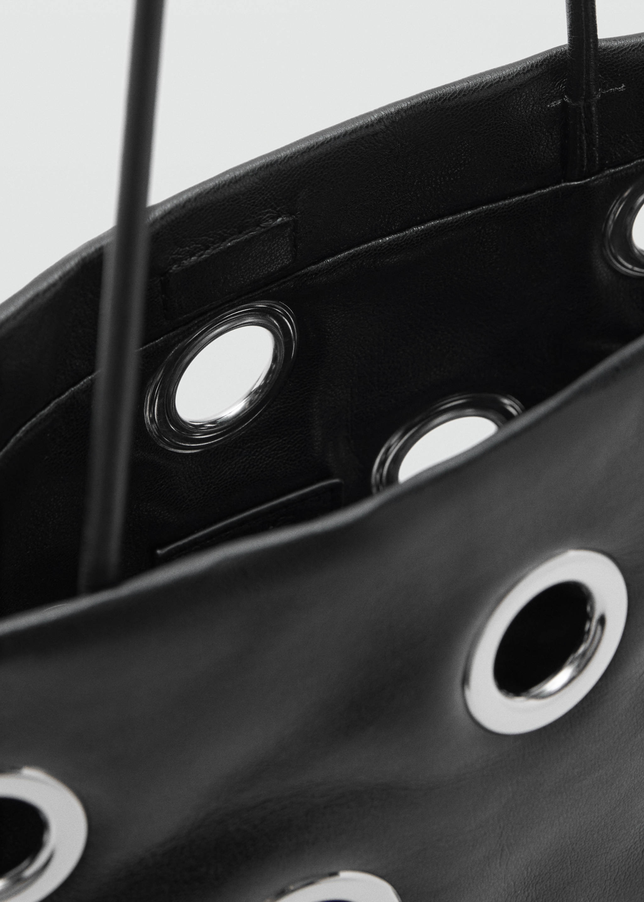 Τσάντα ώμου με eyelets - Λεπτομέρεια του προϊόντος 2