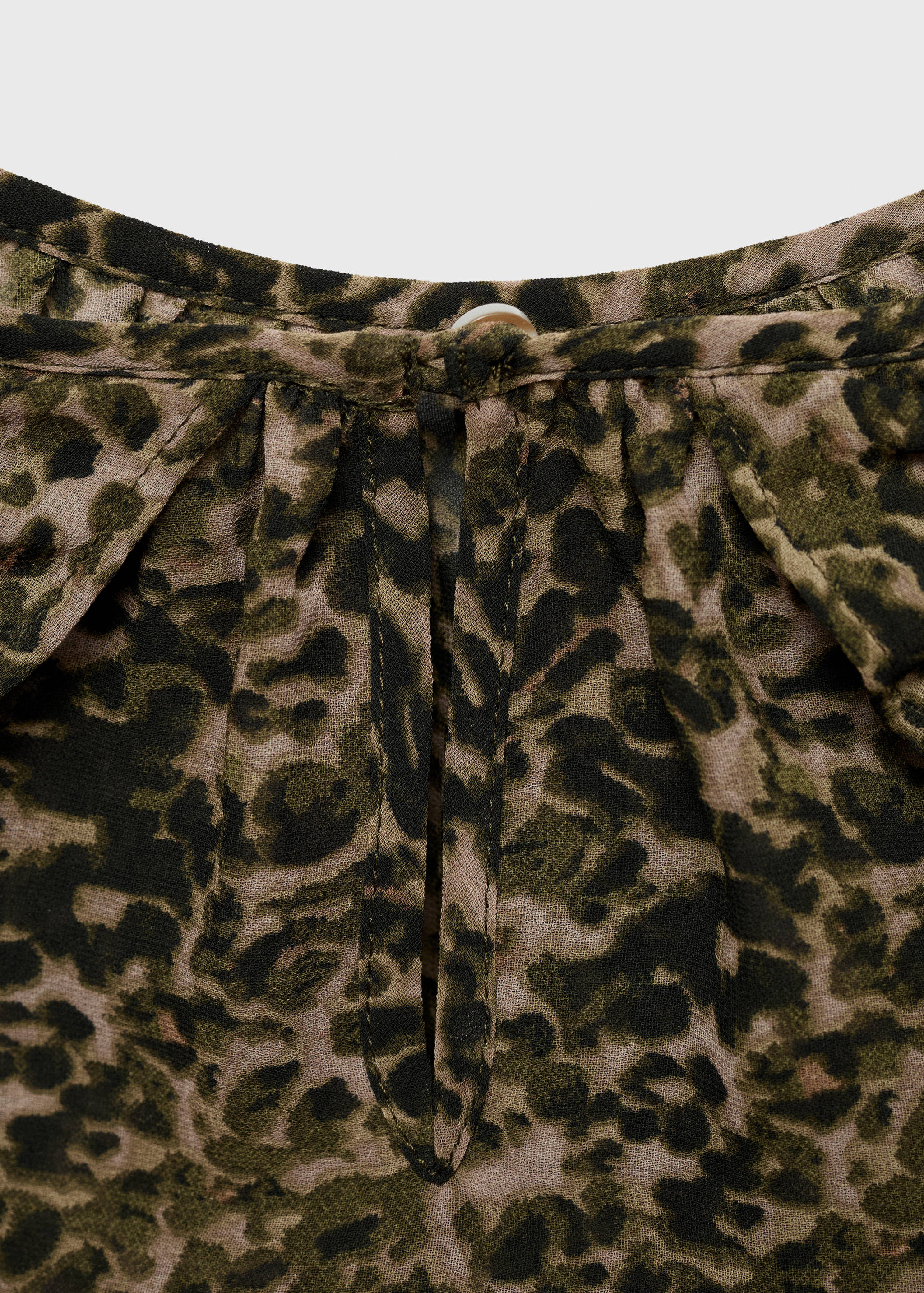 Printed blouse with cut-out - Details of the article 8