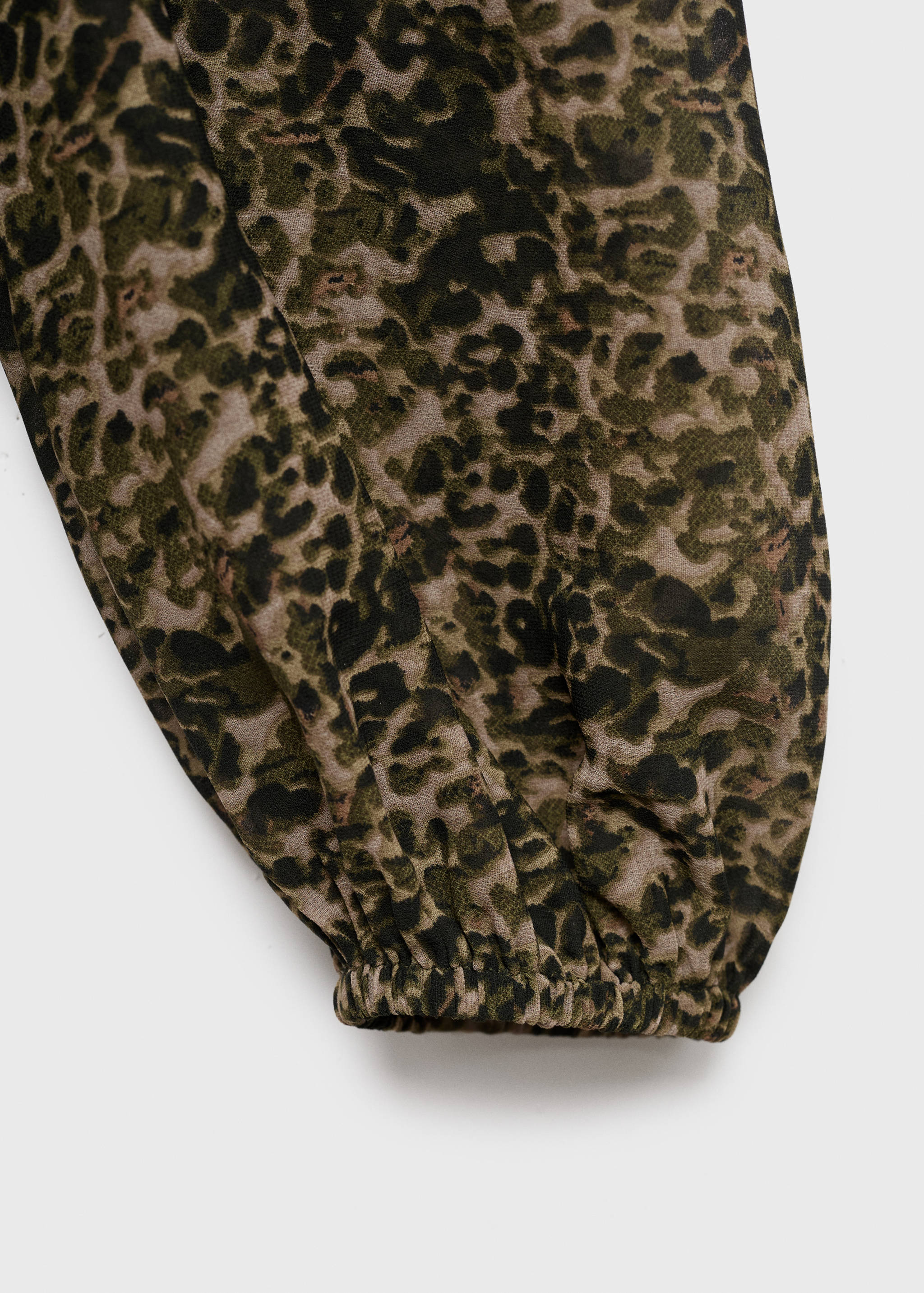 Printed blouse with cut-out - Details of the article 0