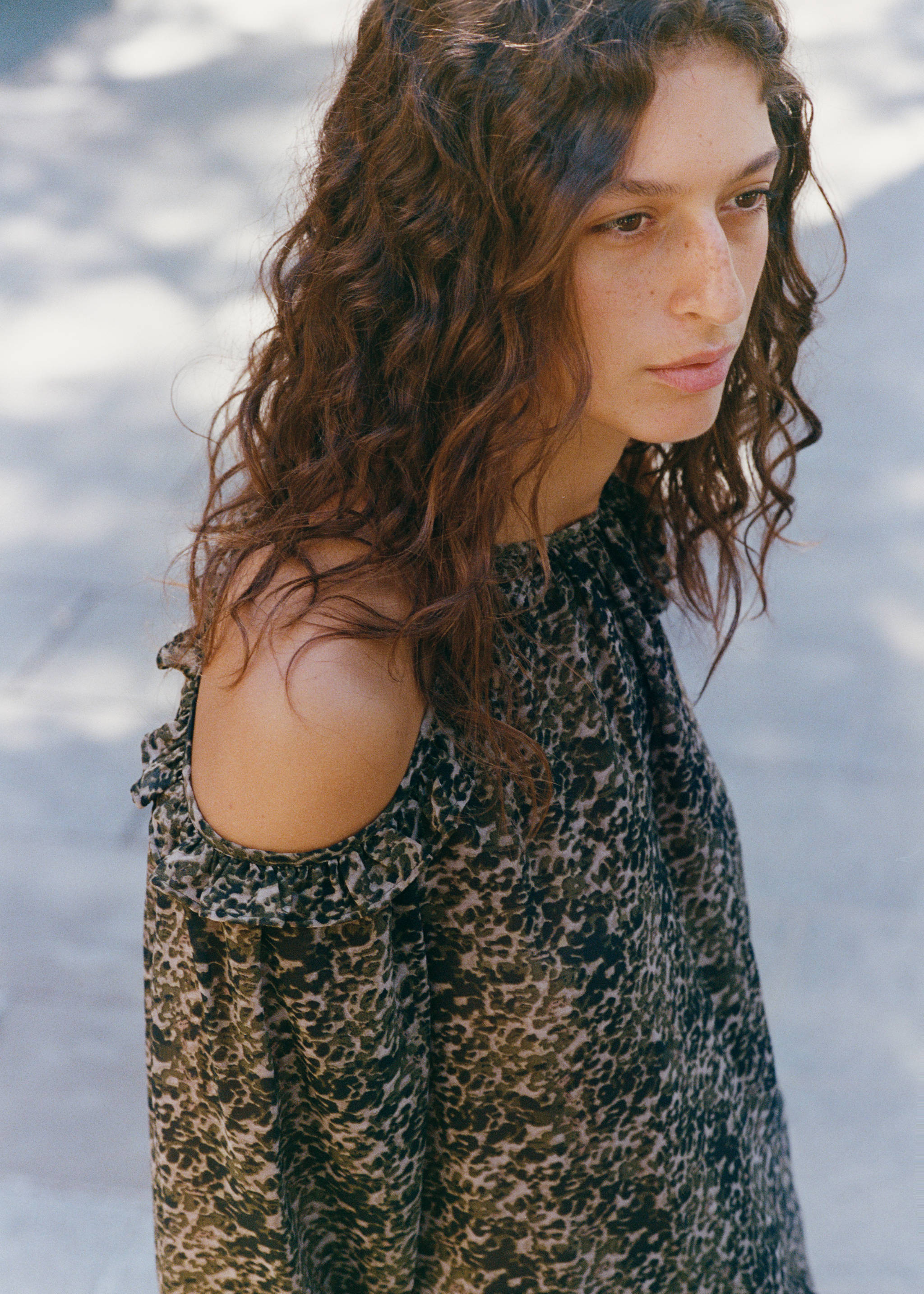 Printed blouse with cut-out - Details of the article 5