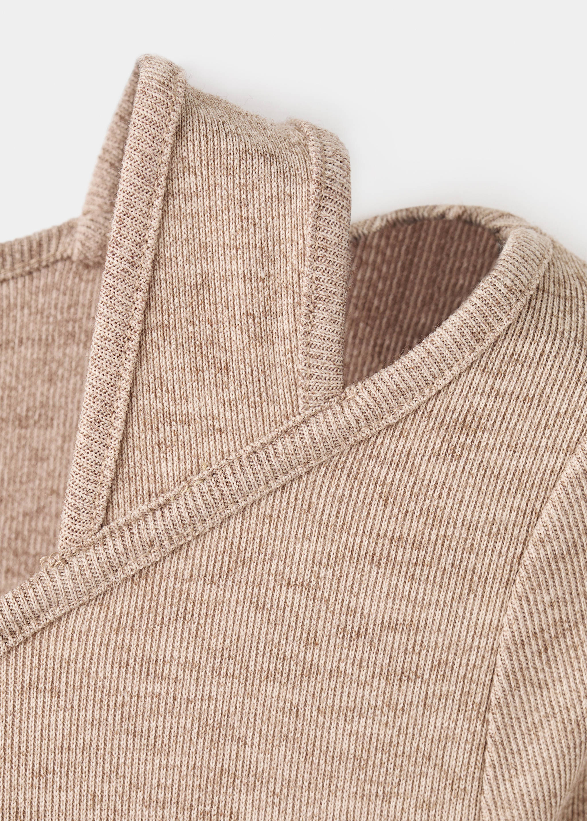 Long dress with cut-out - Details of the article 0