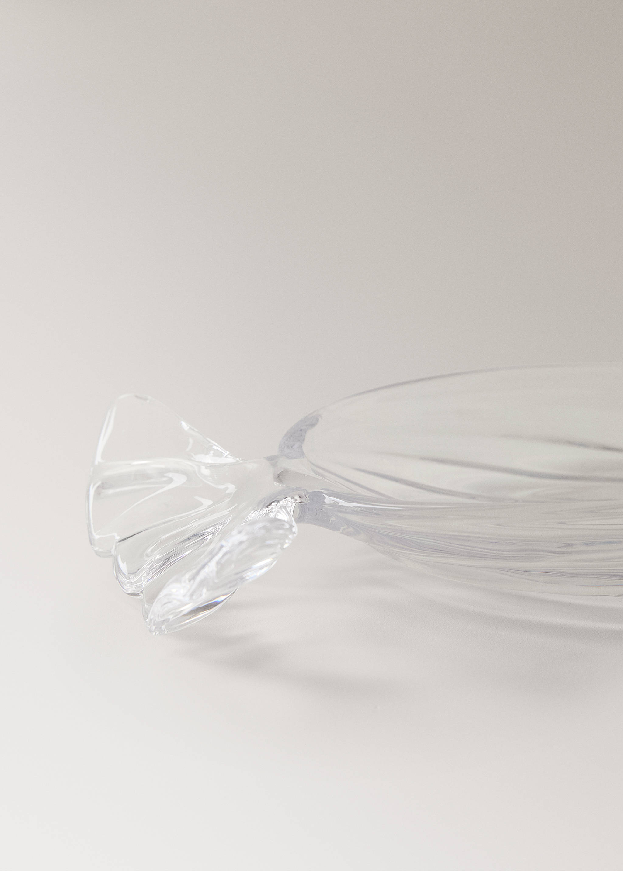 Glass tray with ribbon lines - Details of the article 1