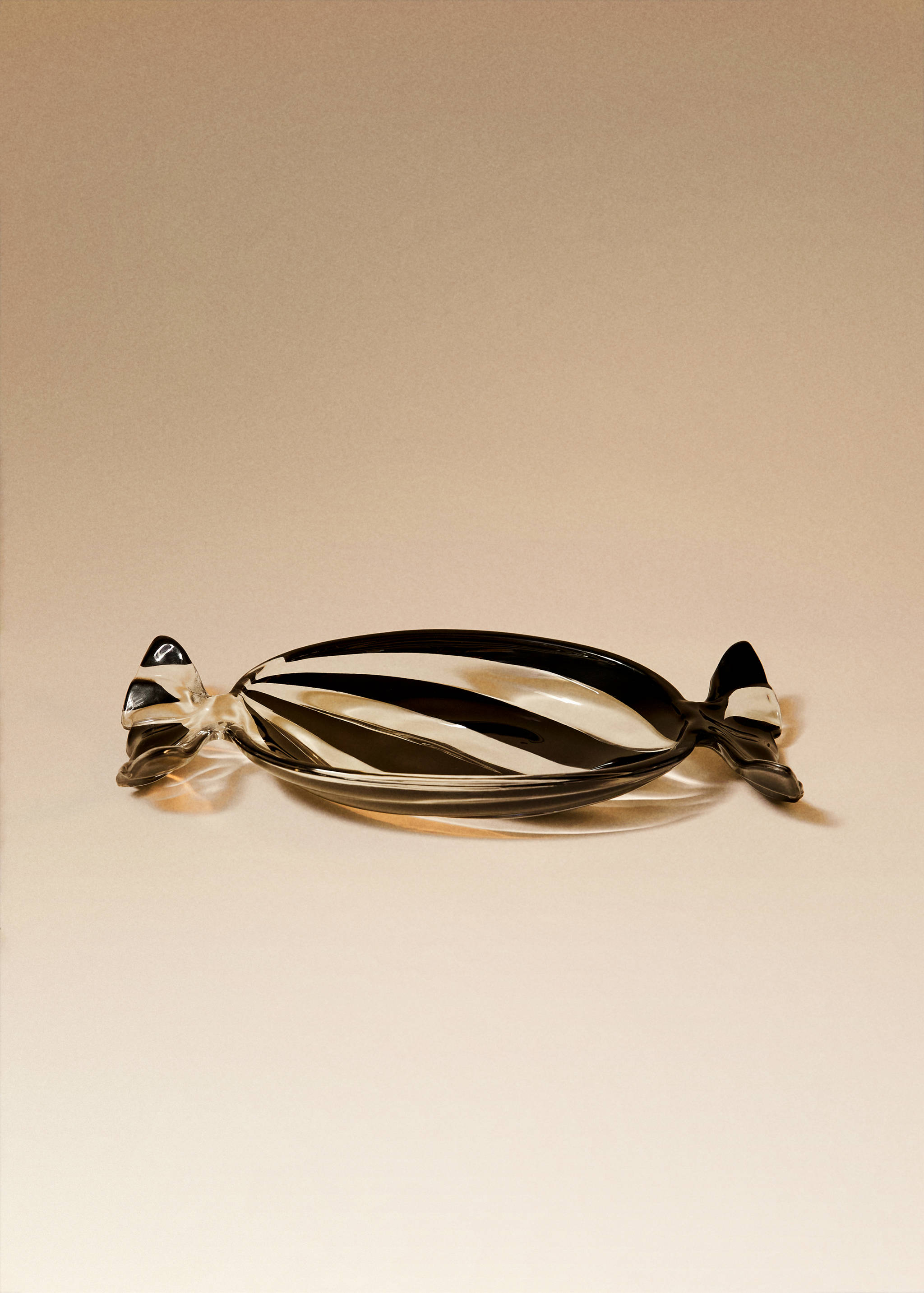 Glass tray with ribbon lines - General plane