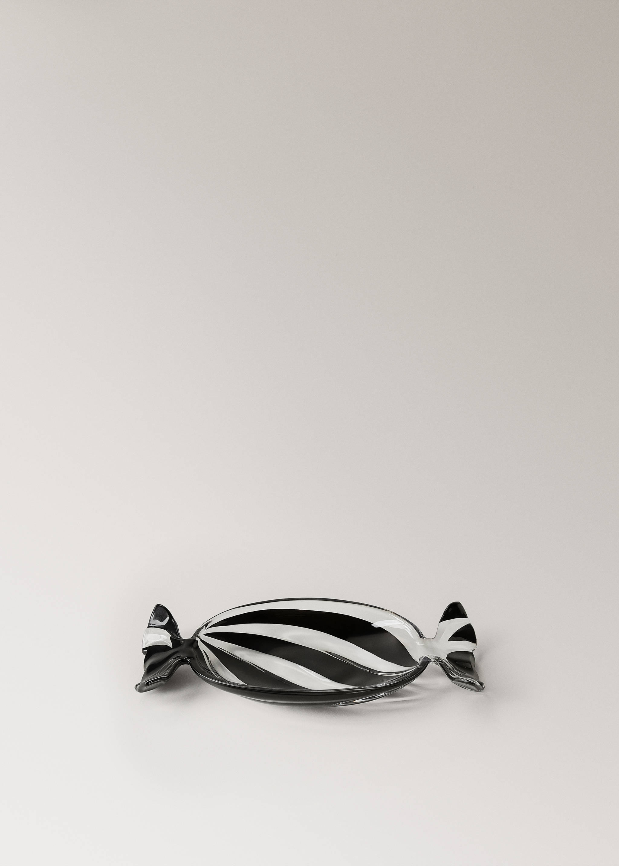 Glass tray with ribbon lines - Article without model