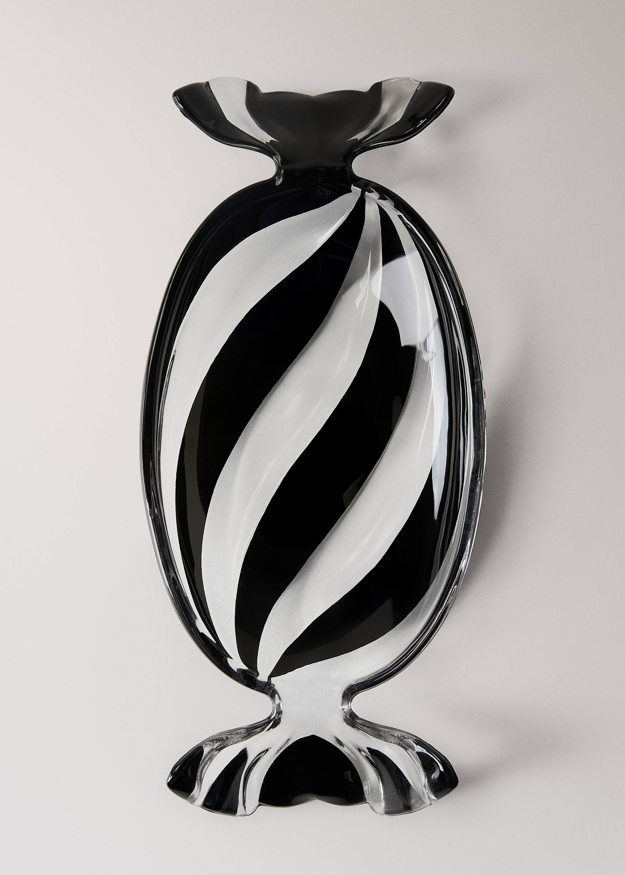 Glass tray with ribbon lines - Details of the article 3