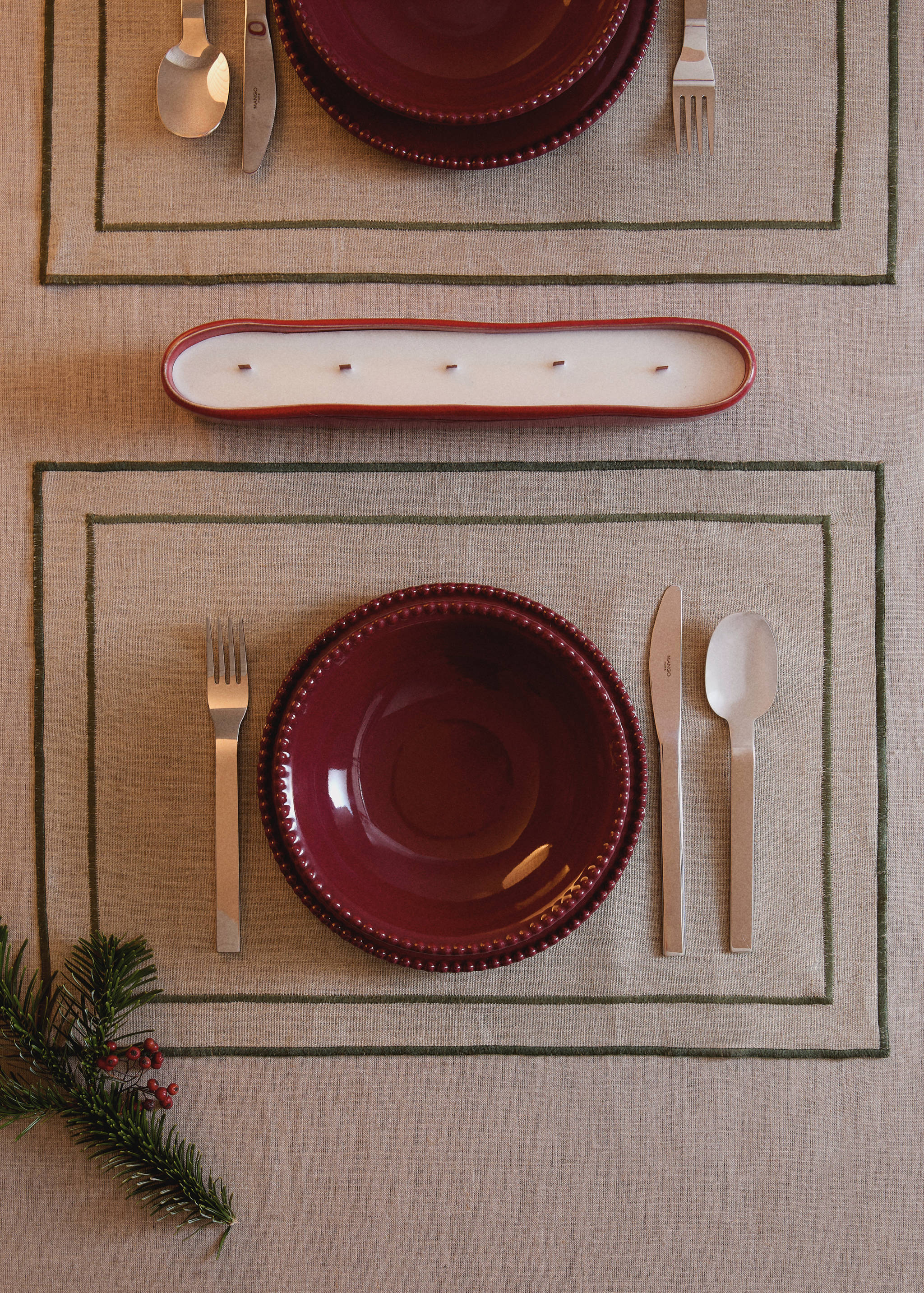 100% linen placemat with contrasting overlock stitching - General plane
