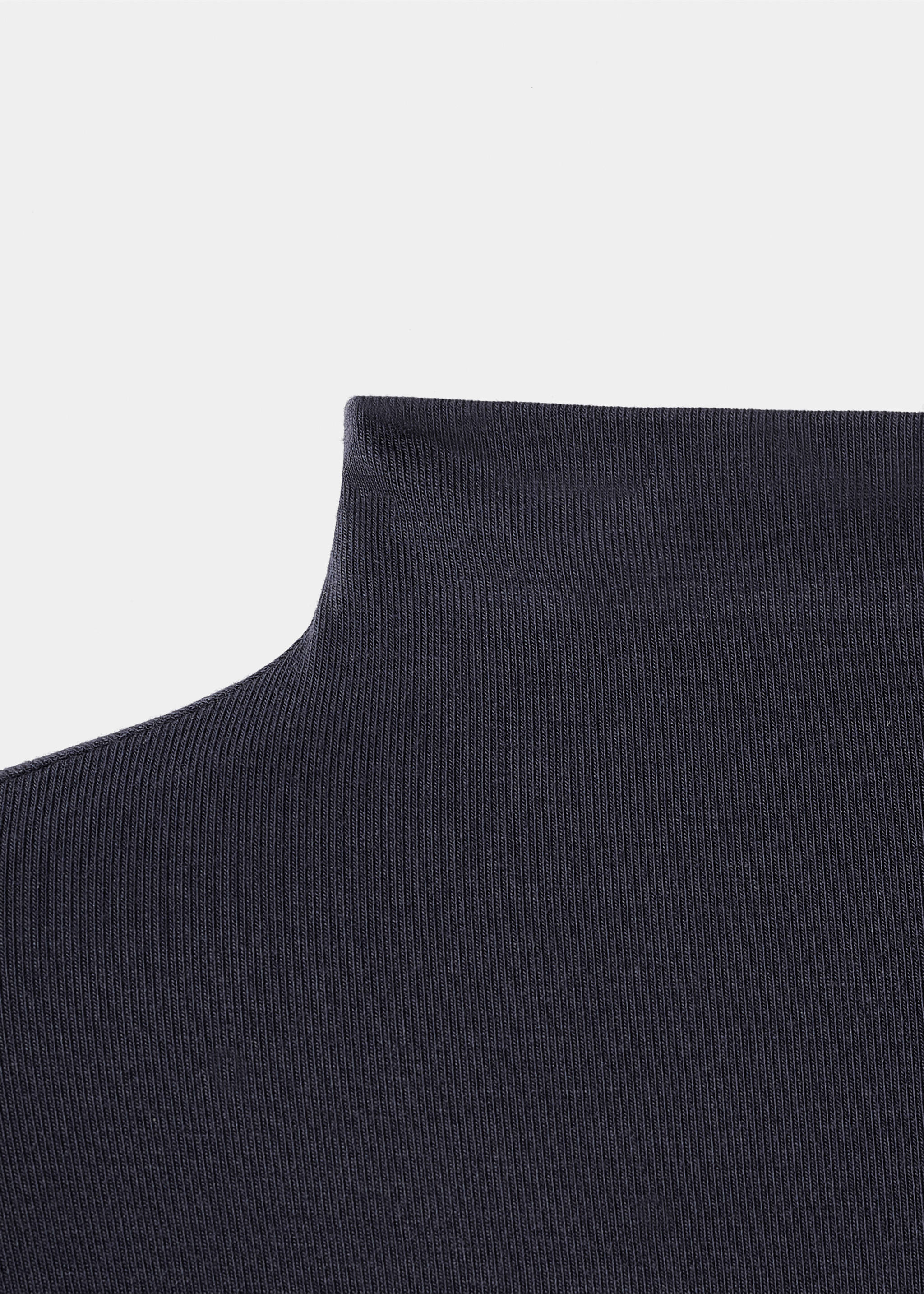 Turtleneck T-shirt - Details of the article 8, Navy. Ref: 17047784-00.