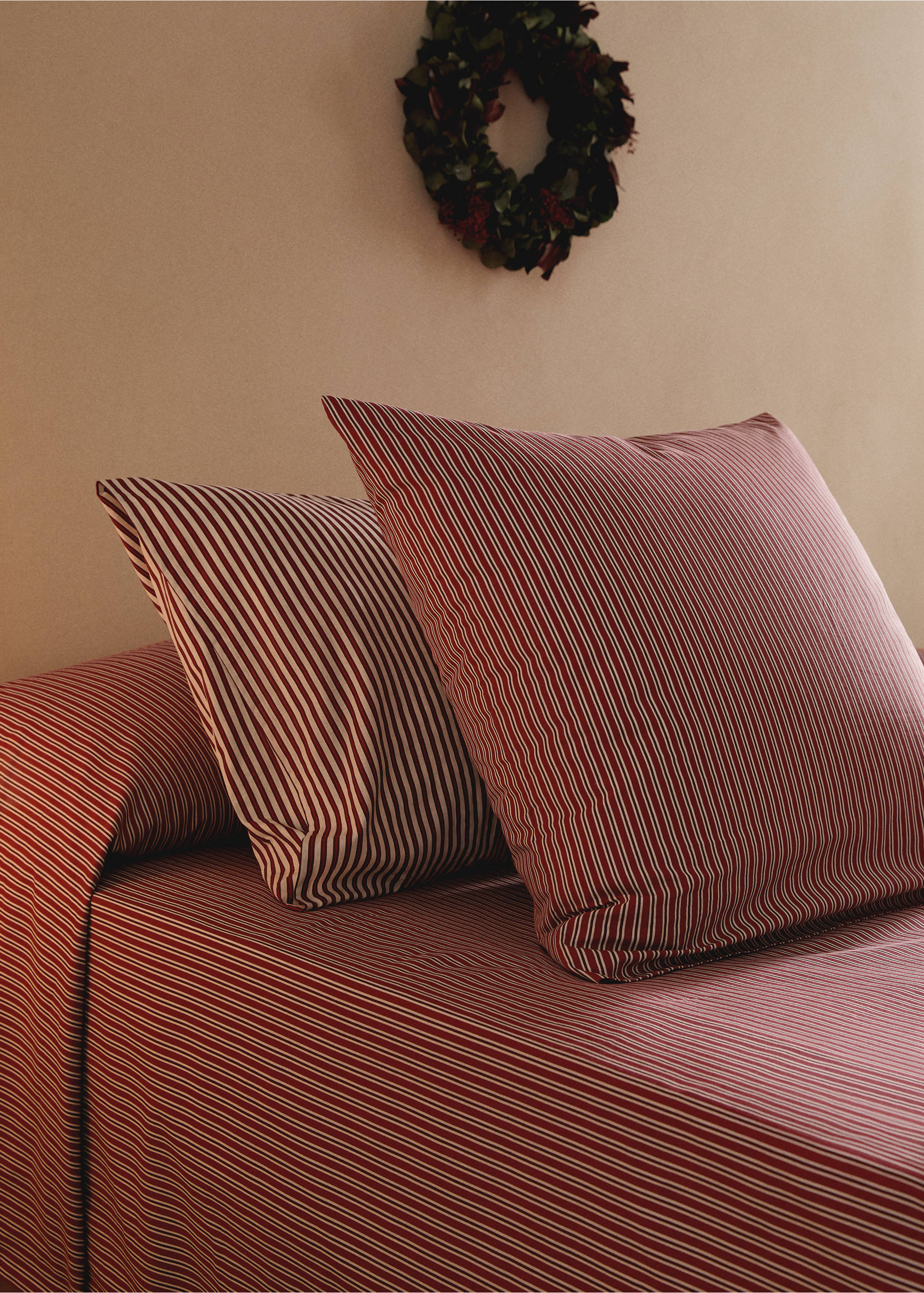Two reversible striped percale cotton pillowcases 50x75cm - General plane, Maroon. Ref: 17047785-00.